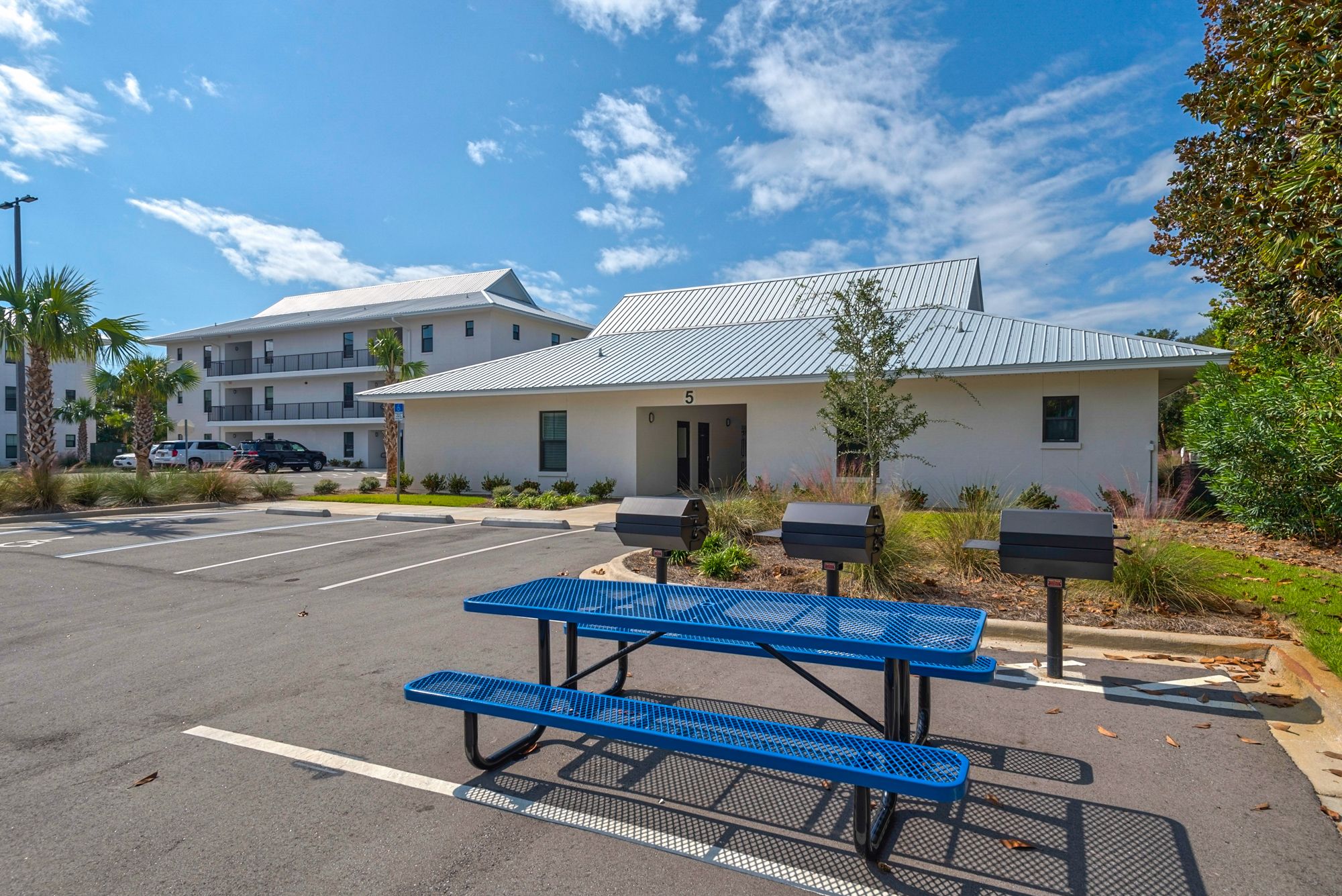 Hidden Lakes Grounds & Amenities