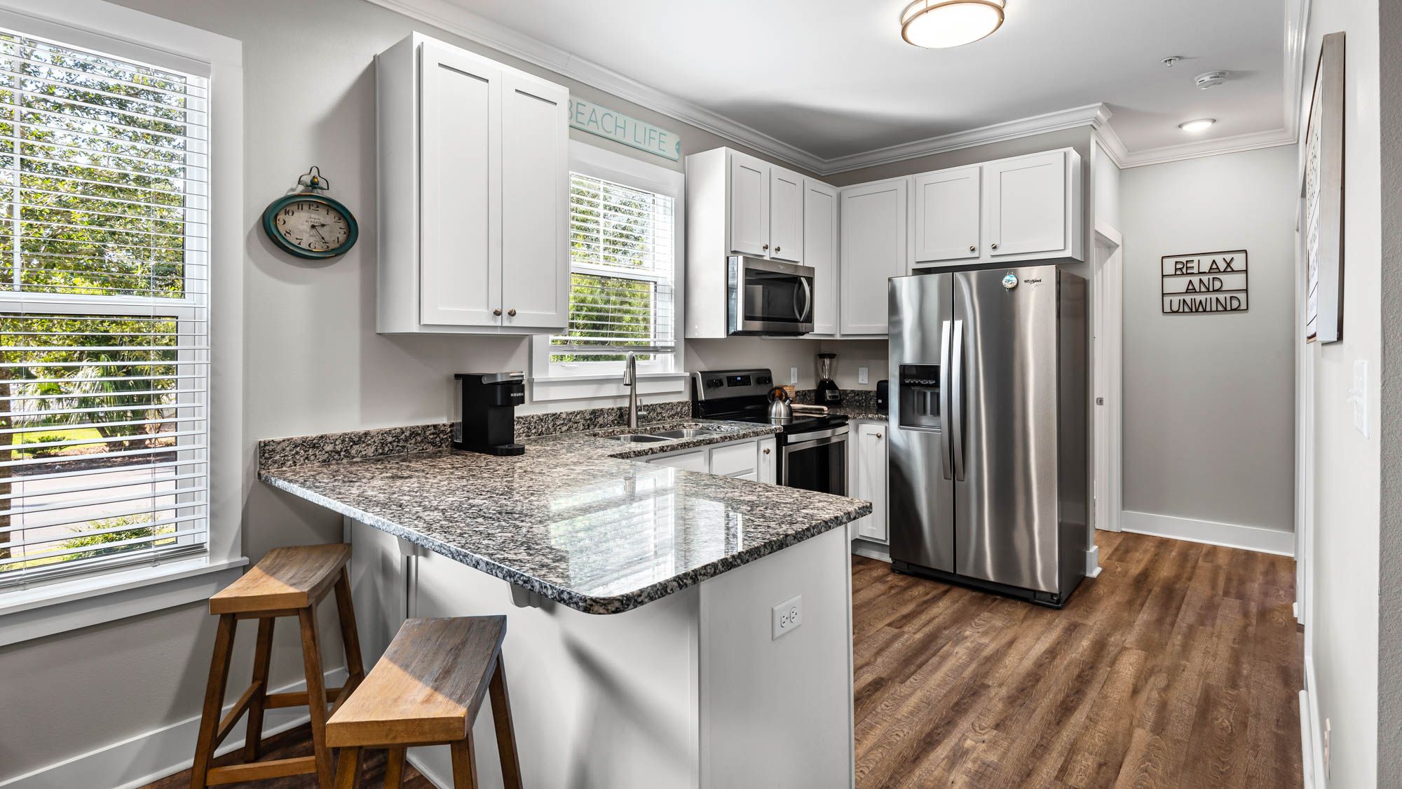 Blue Beach Bungalow - 