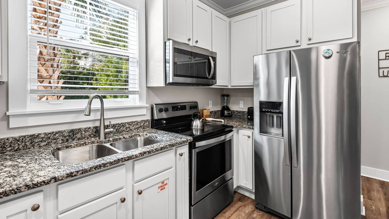 Blue Beach Bungalow - Blue Beach Bungalow -