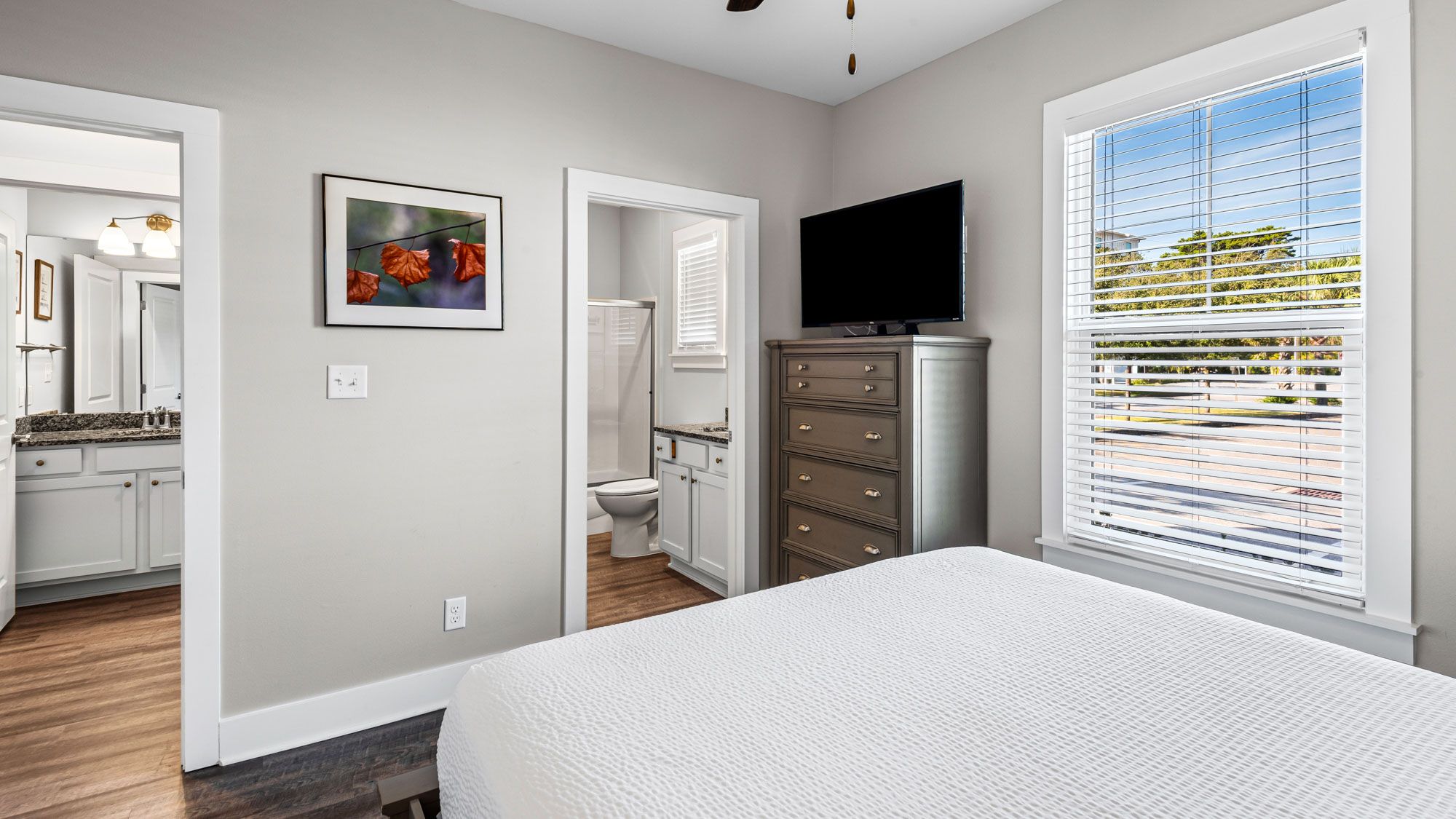 Blue Beach Bungalow - 