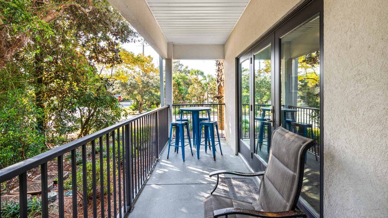 Blue Beach Bungalow - Blue Beach Bungalow -