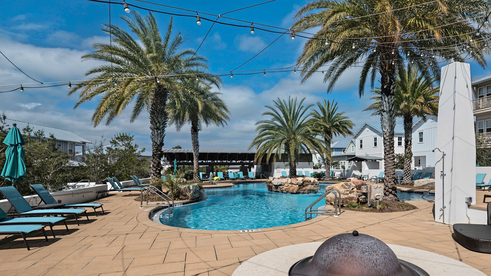 Highland Park Grounds & Amenities