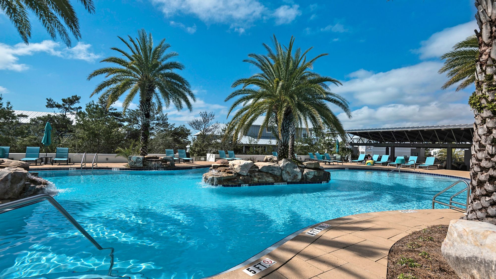 Highland Park Grounds & Amenities