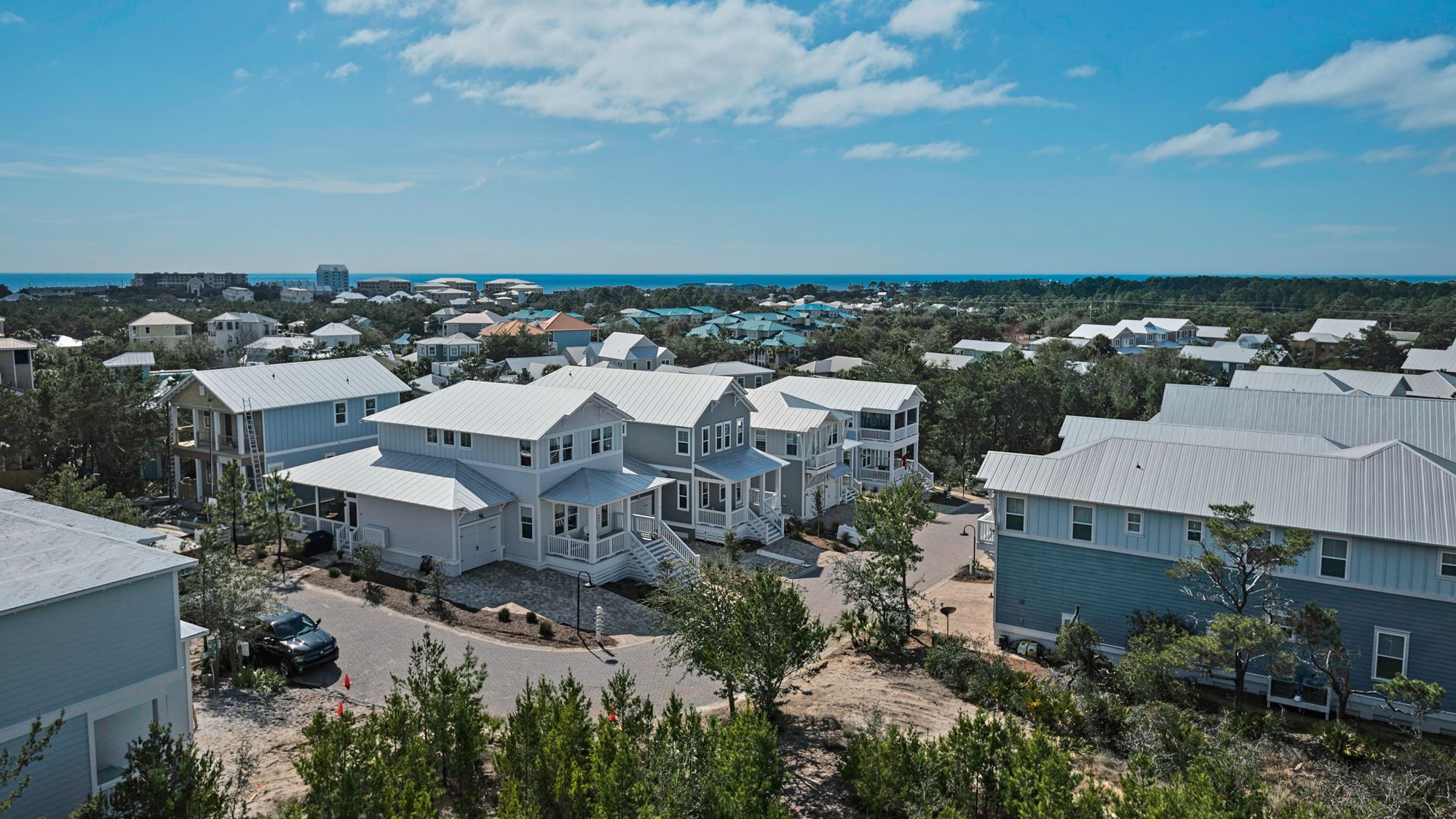 Highland Park Grounds & Amenities