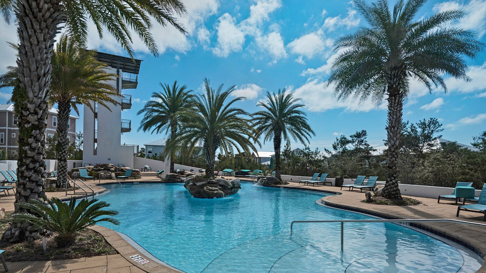 Highland Park Grounds & Amenities