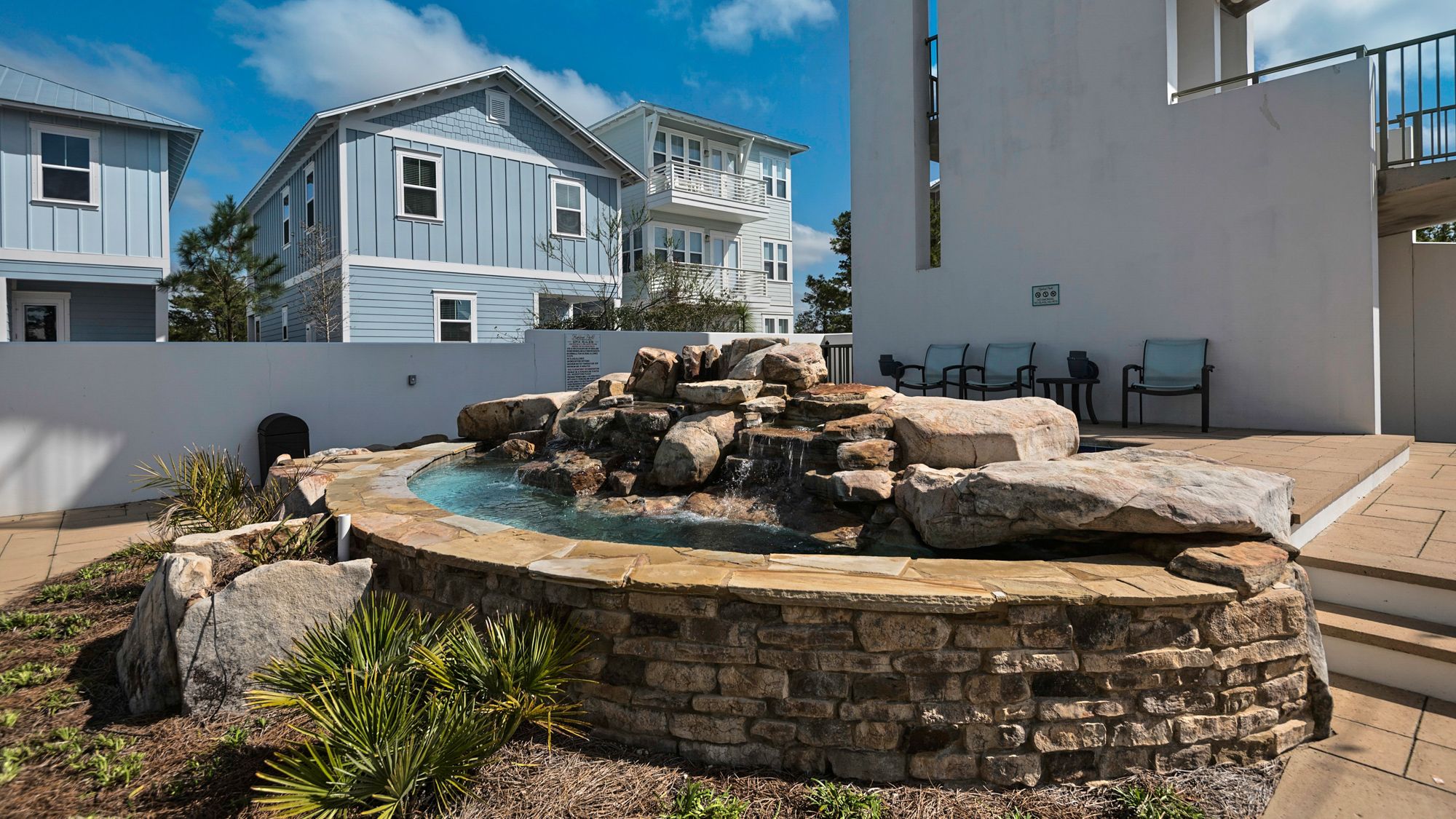 Highland Park Grounds & Amenities