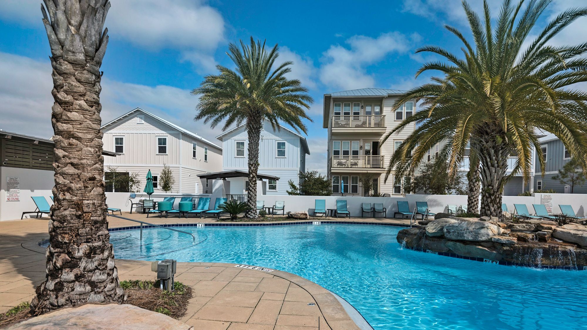 Highland Park Grounds & Amenities