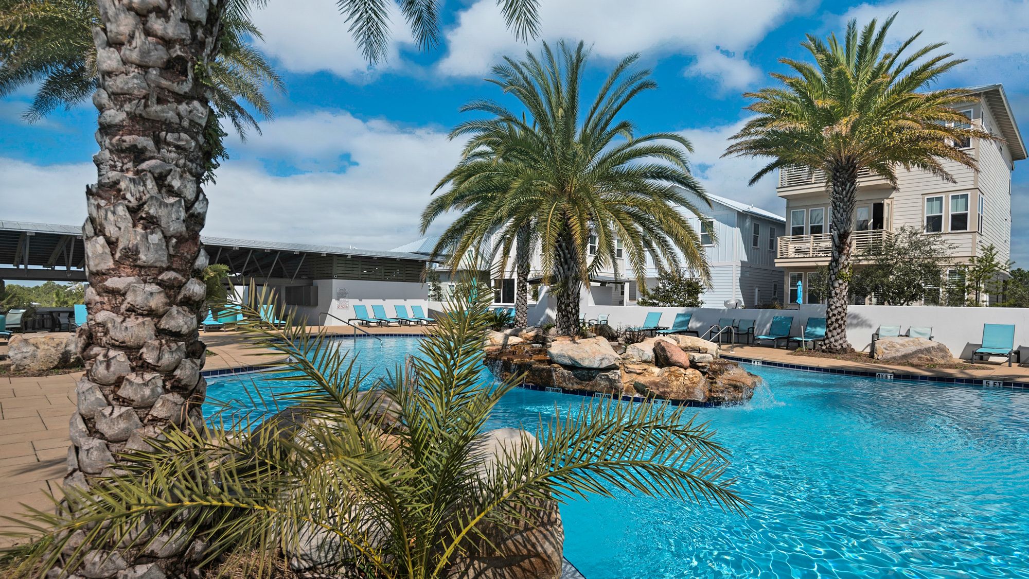 Highland Park Grounds & Amenities