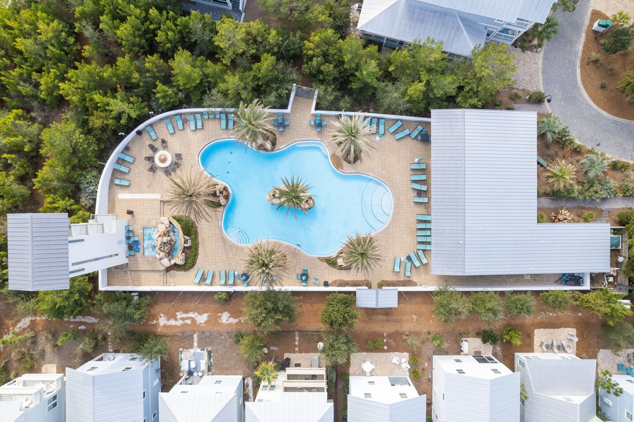 Highland Park Grounds & Amenities