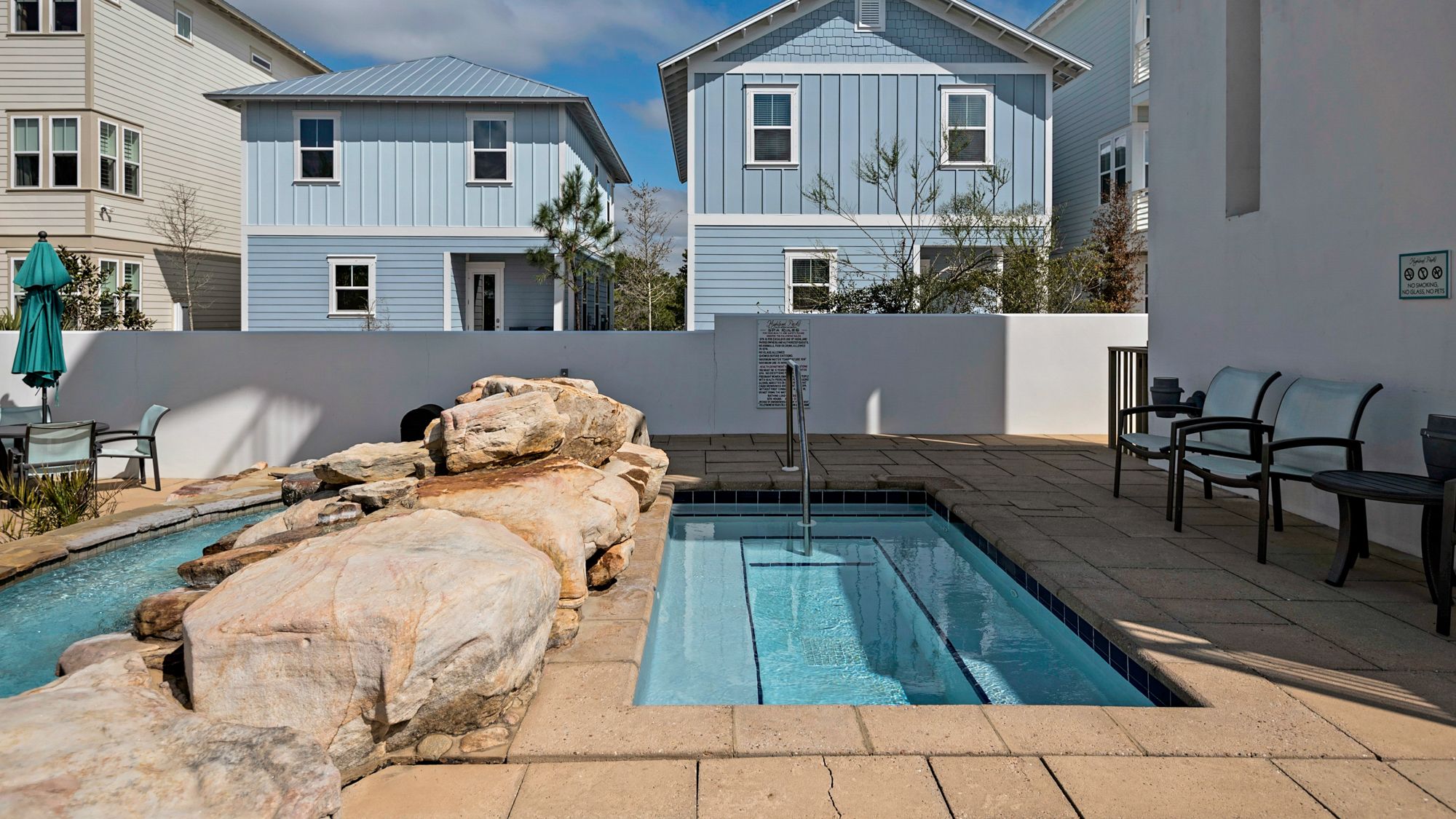 Highland Park Grounds & Amenities