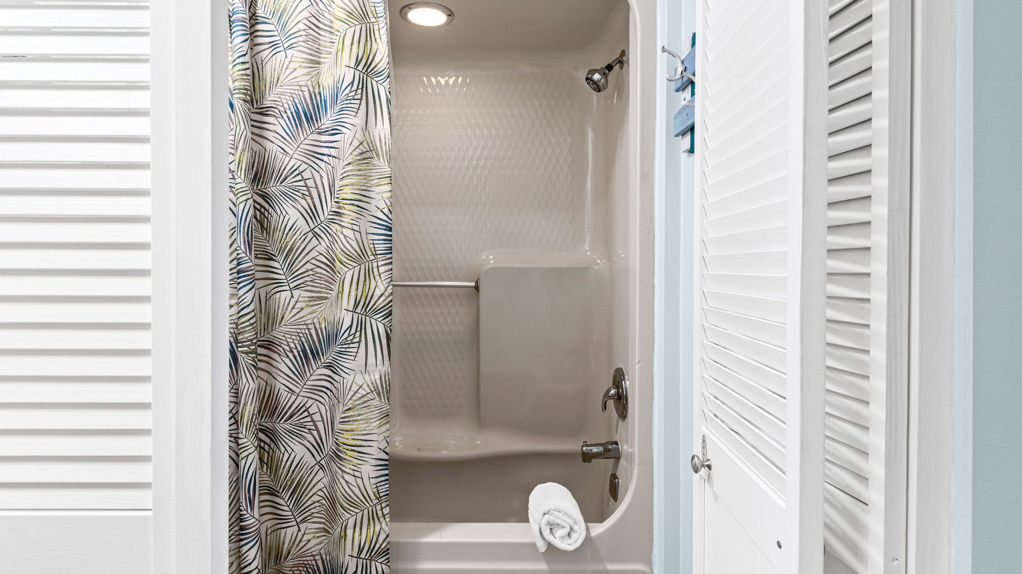 St Thomas Square 1202C - A Little SeaEsta 