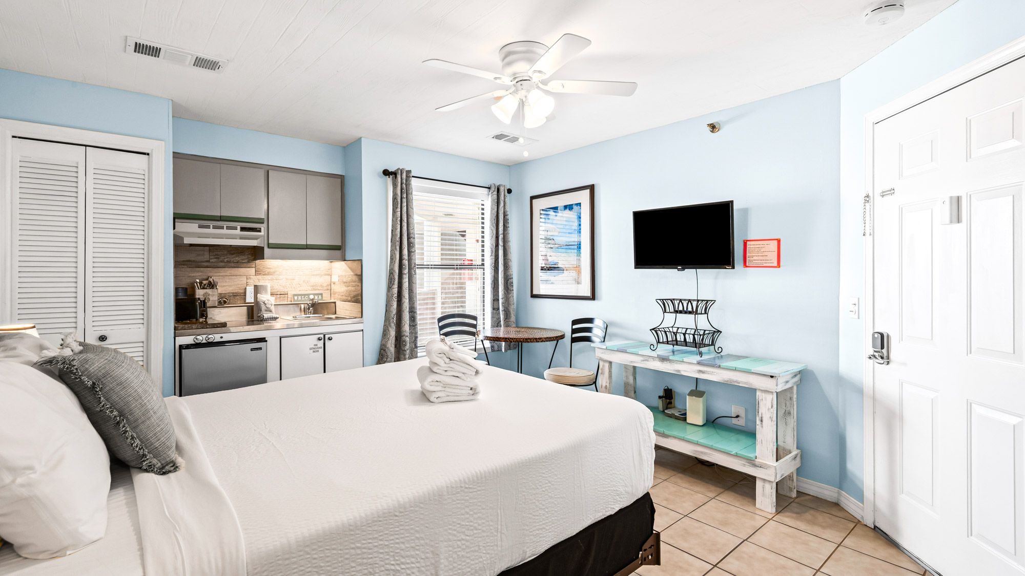 St Thomas Square 1202C - A Little SeaEsta 