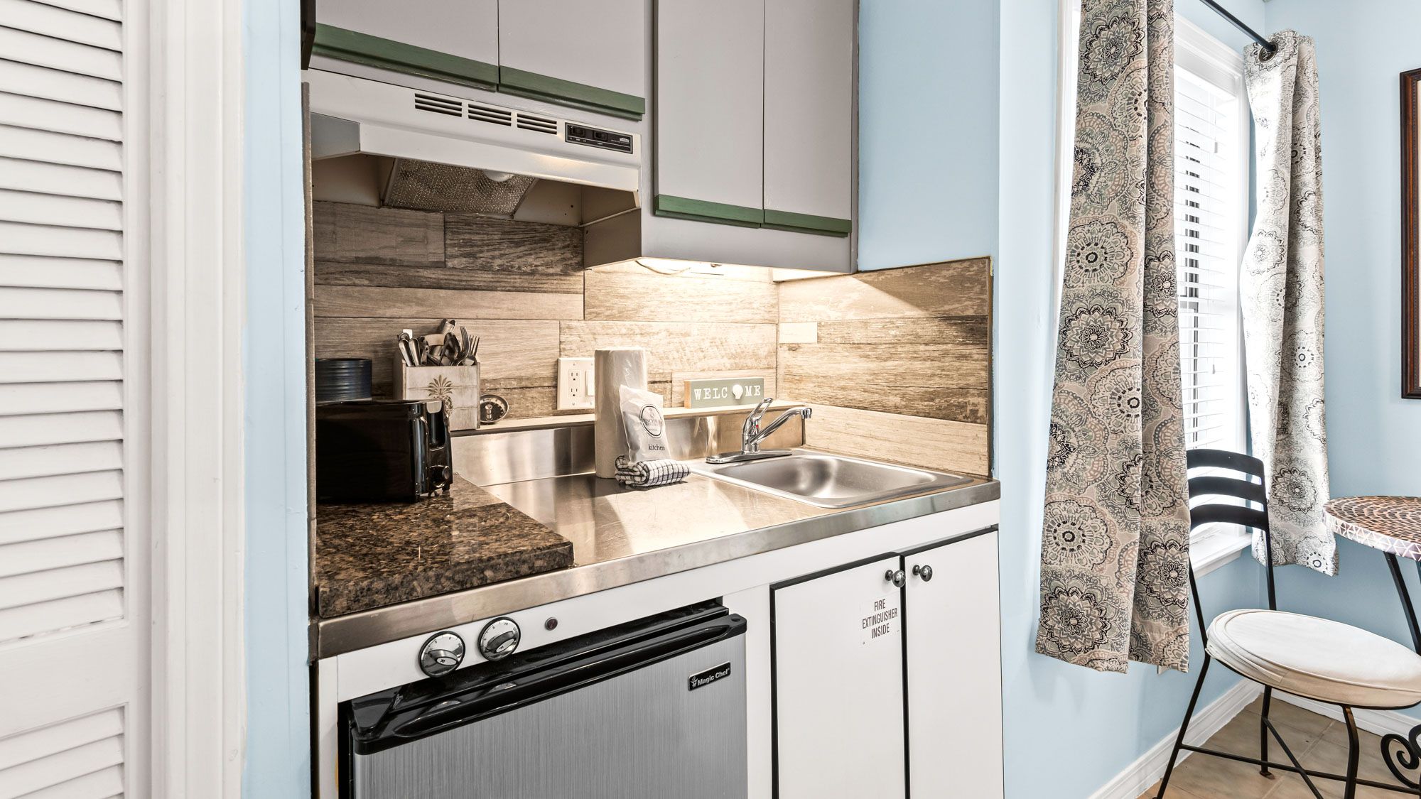 St Thomas Square 1202C - A Little SeaEsta 