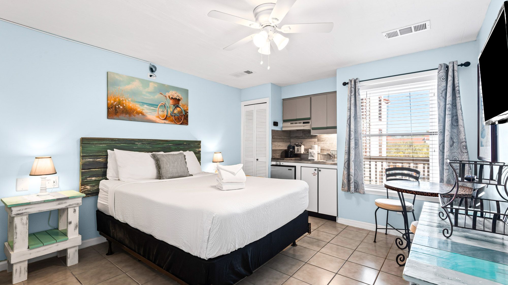 St Thomas Square 1202C - A Little SeaEsta 