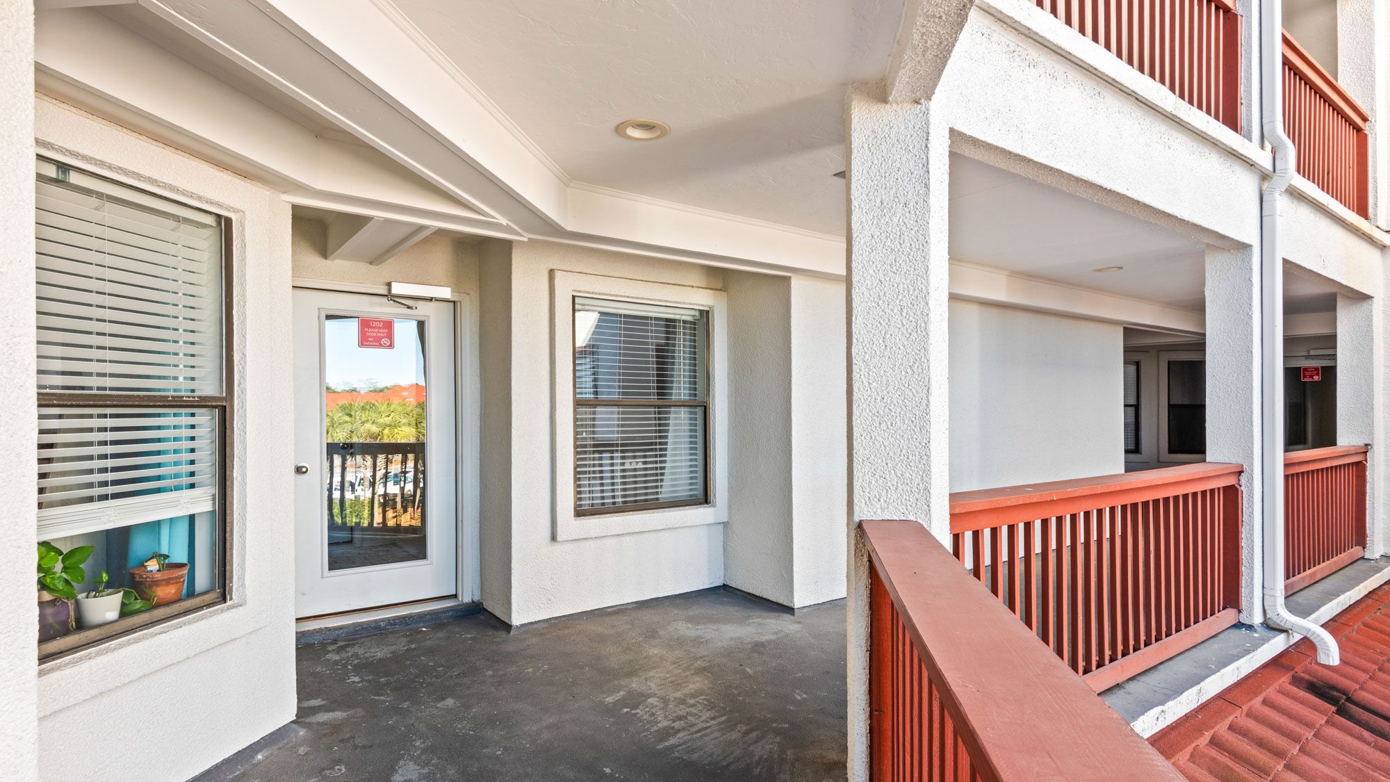 St Thomas Square 1202C - A Little SeaEsta 