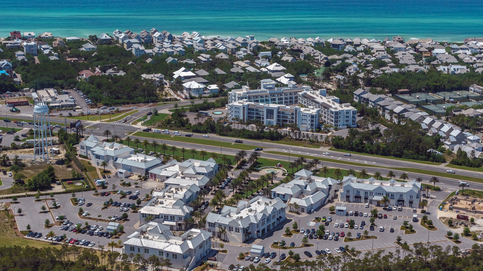 30Avenue Grounds & Amenities