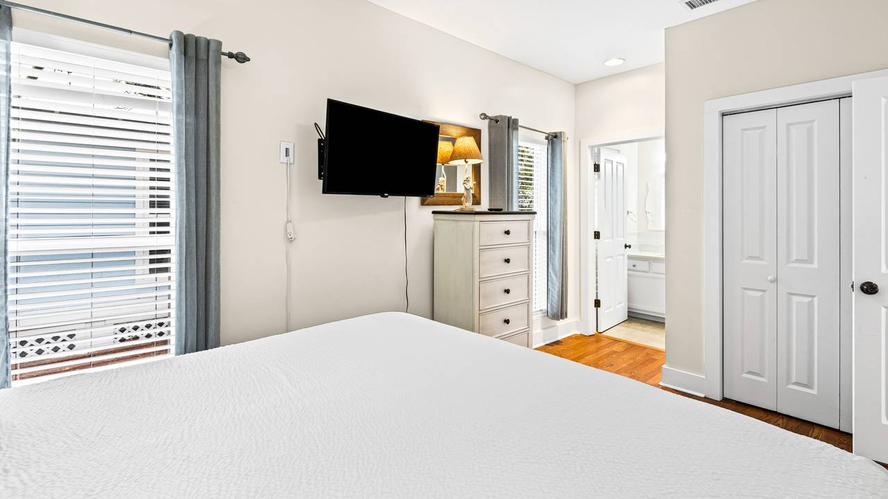 Happy Ours Too at Camp Creek Happy Ours Too at Camp Creek