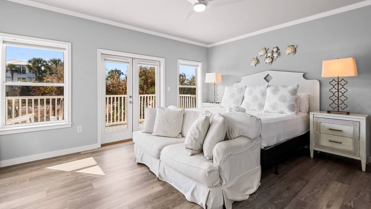 Salty Seabreeze 1st Floor - Master Bedroom Salty Seabreeze 1st Floor - Master Bedroom