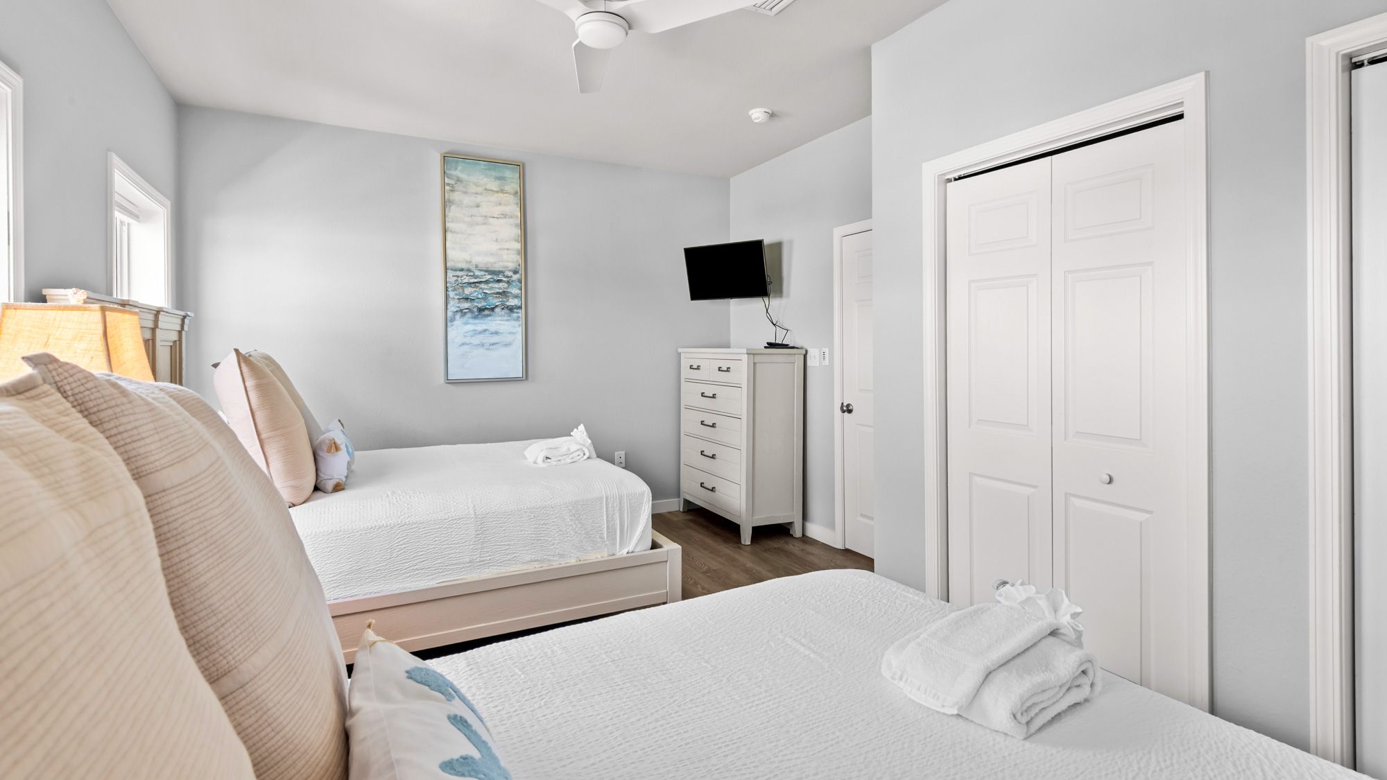 Salty Seabreeze 2nd Floor - Guest Bedroom with 2 Queen beds