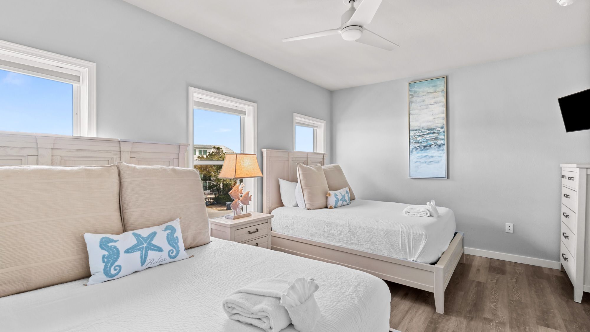 Salty Seabreeze 2nd Floor - Guest Bedroom with 2 Queen beds