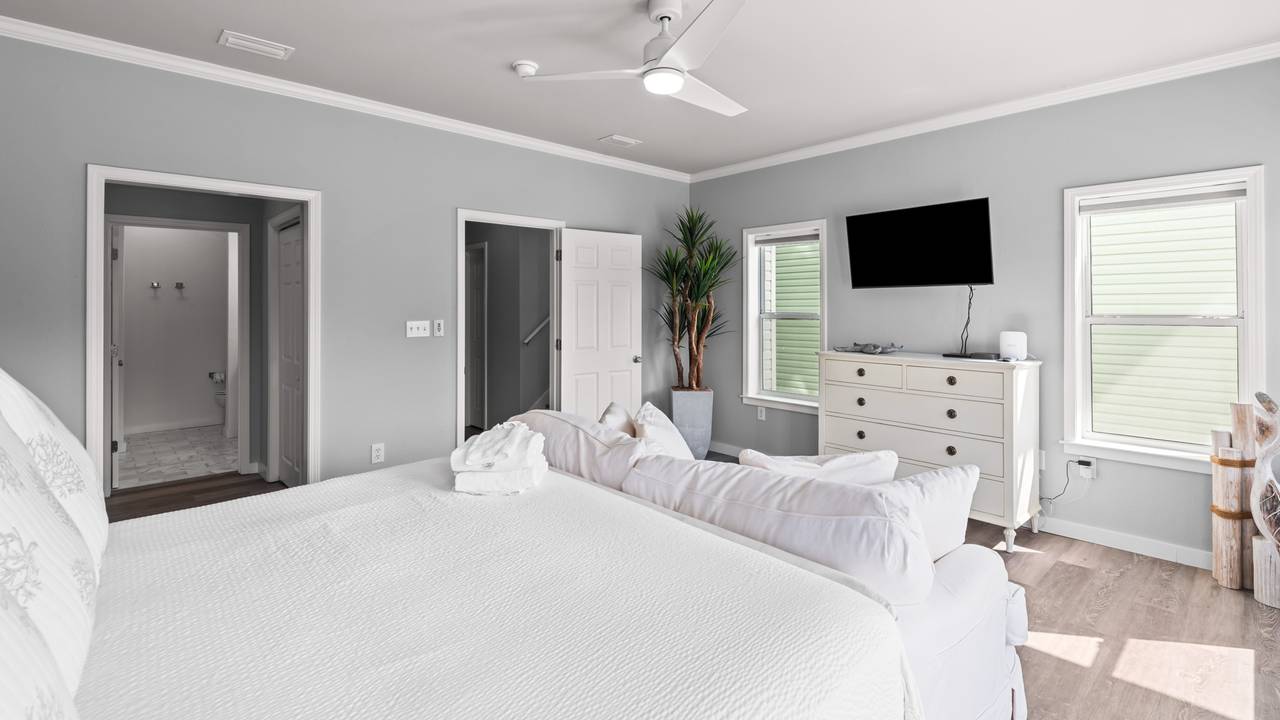 Salty Seabreeze 1st Floor - Master Bedroom Salty Seabreeze 1st Floor - Master Bedroom