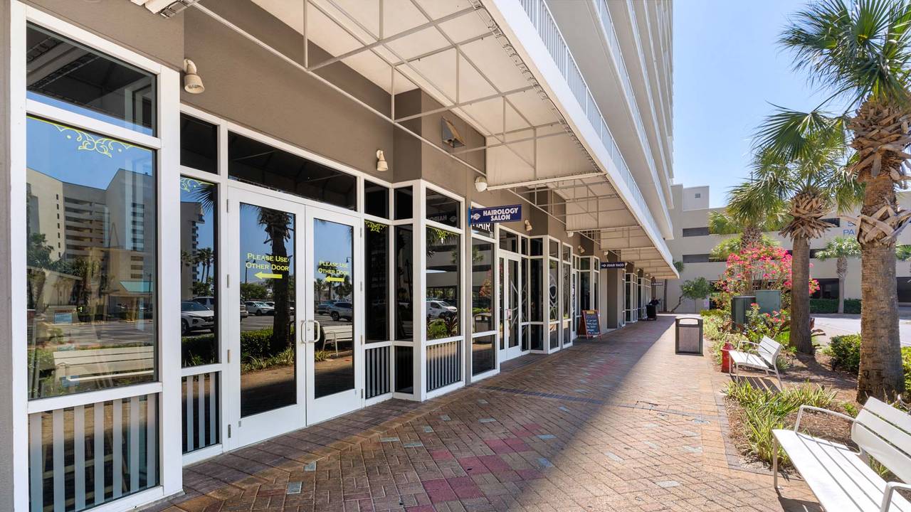 Laketown Wharf Grounds and Amenities Laketown Wharf Grounds and Amenities