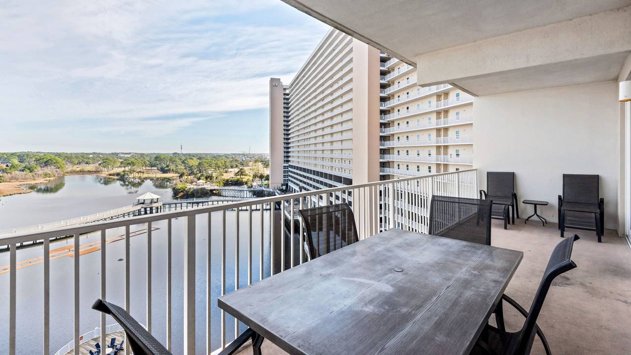 Laketown Wharf 731 Laketown Wharf 731