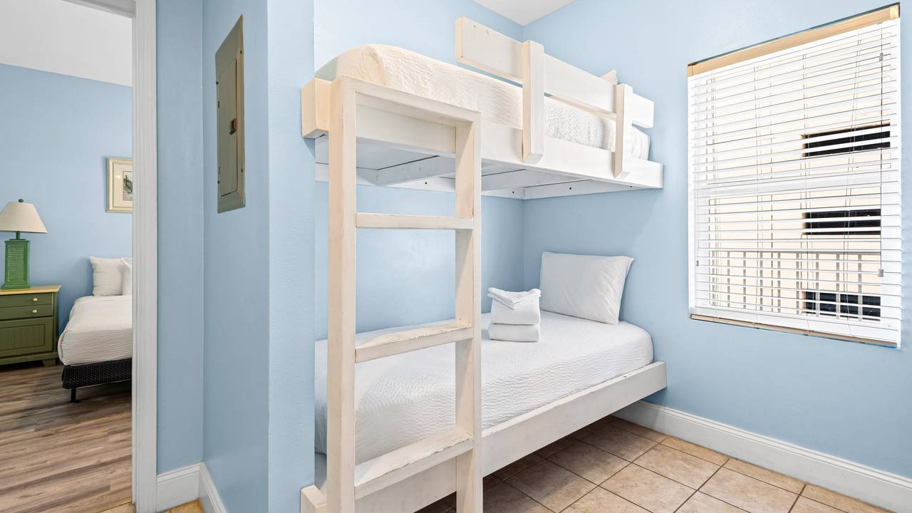 Laketown Wharf 731 Laketown Wharf 731