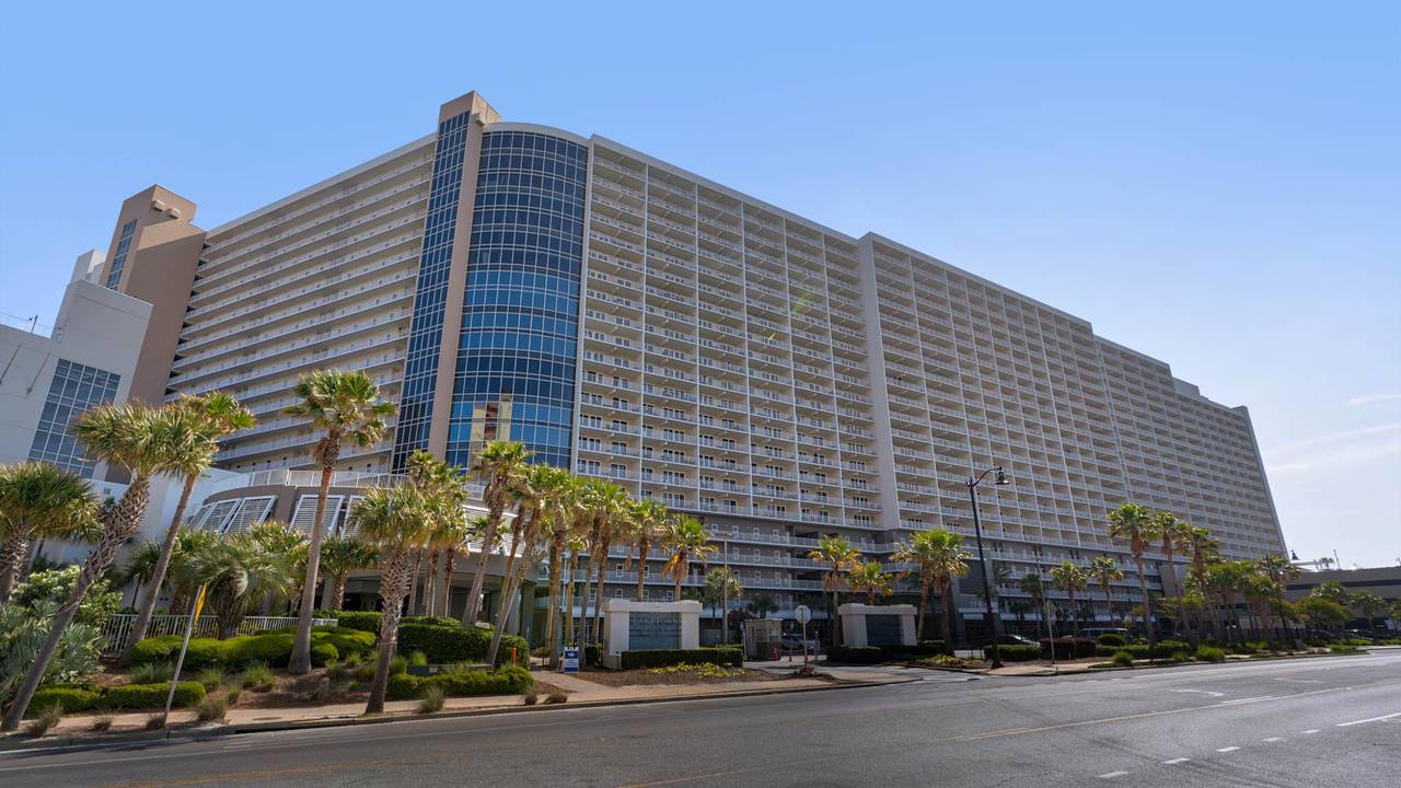 Laketown Wharf Grounds and Amenities Laketown Wharf Grounds and Amenities