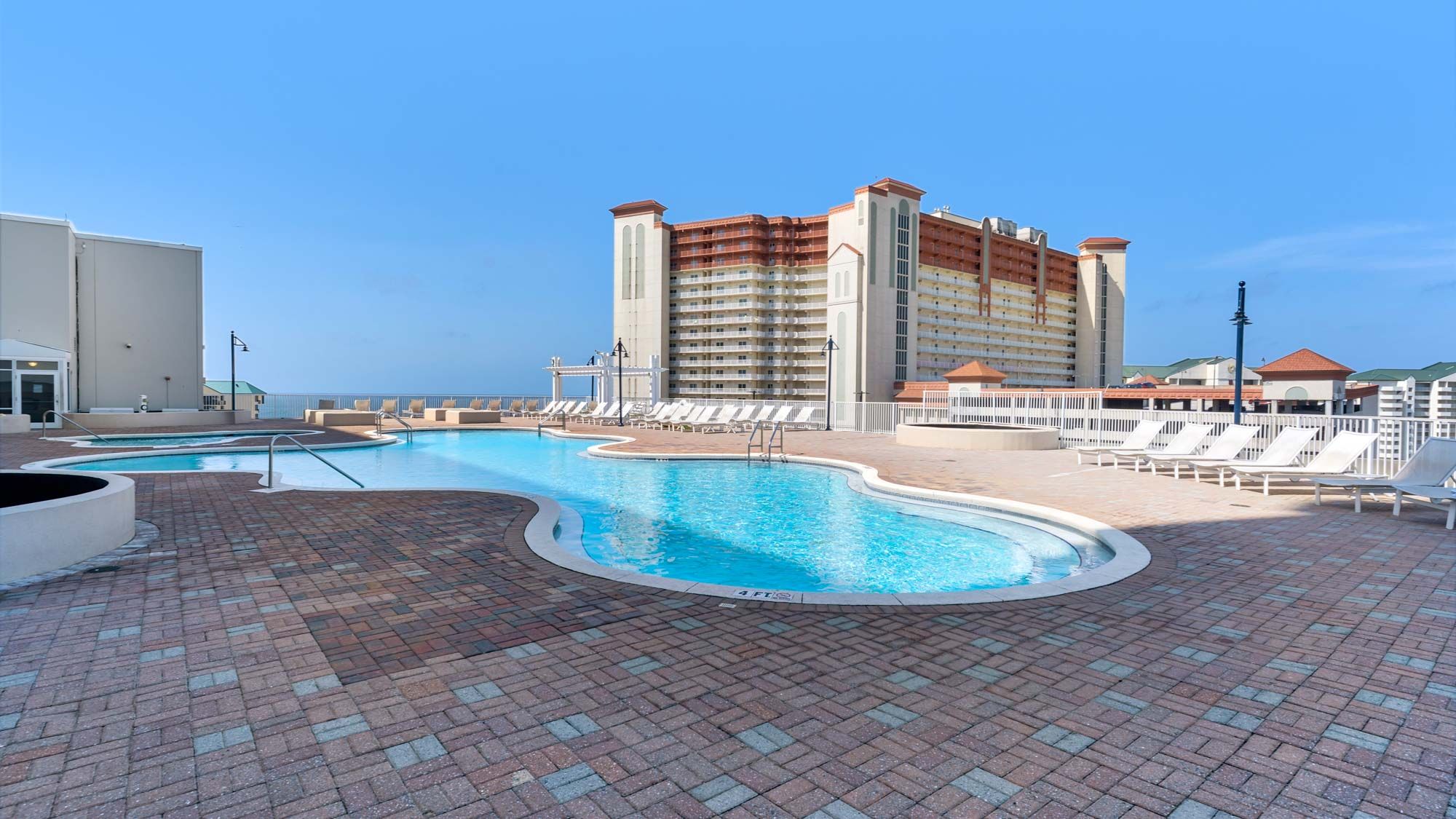 Laketown Wharf Grounds and Amenities