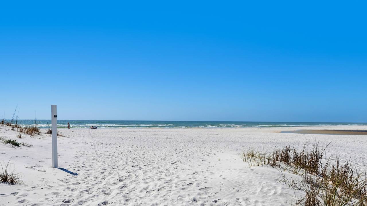 Beachside Grounds & Amenities Beachside Grounds & Amenities