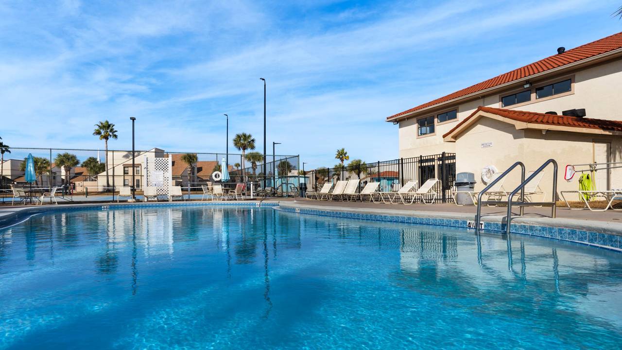 Horizon South Grounds & Amenities Horizon South Grounds & Amenities