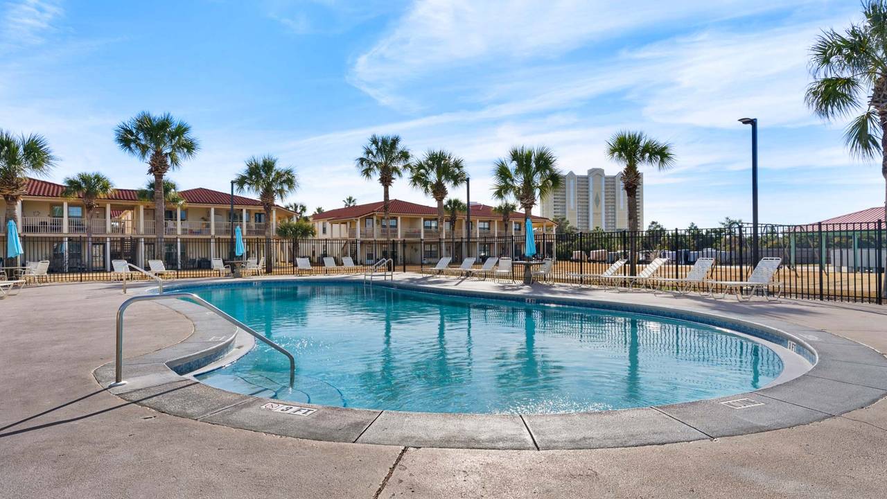 Horizon South Grounds & Amenities Horizon South Grounds & Amenities