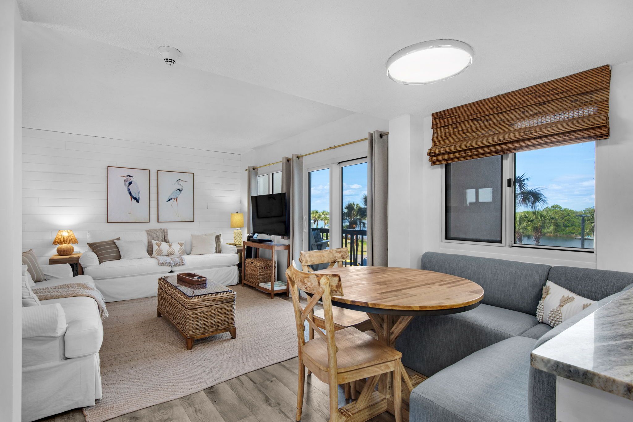 Pinnacle Port A140 Living area w lake views