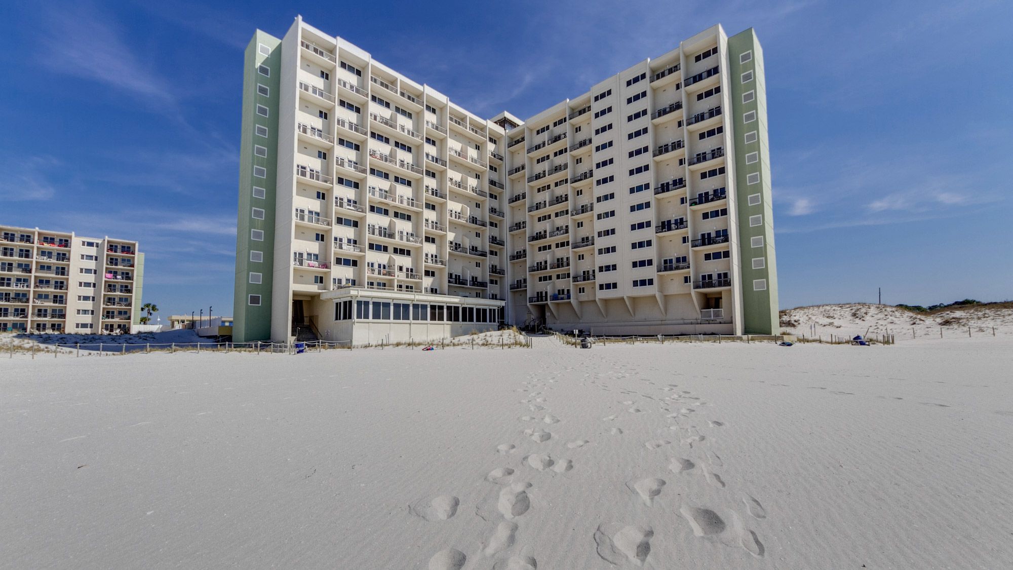 Pinnacle Port Grounds & Amenities