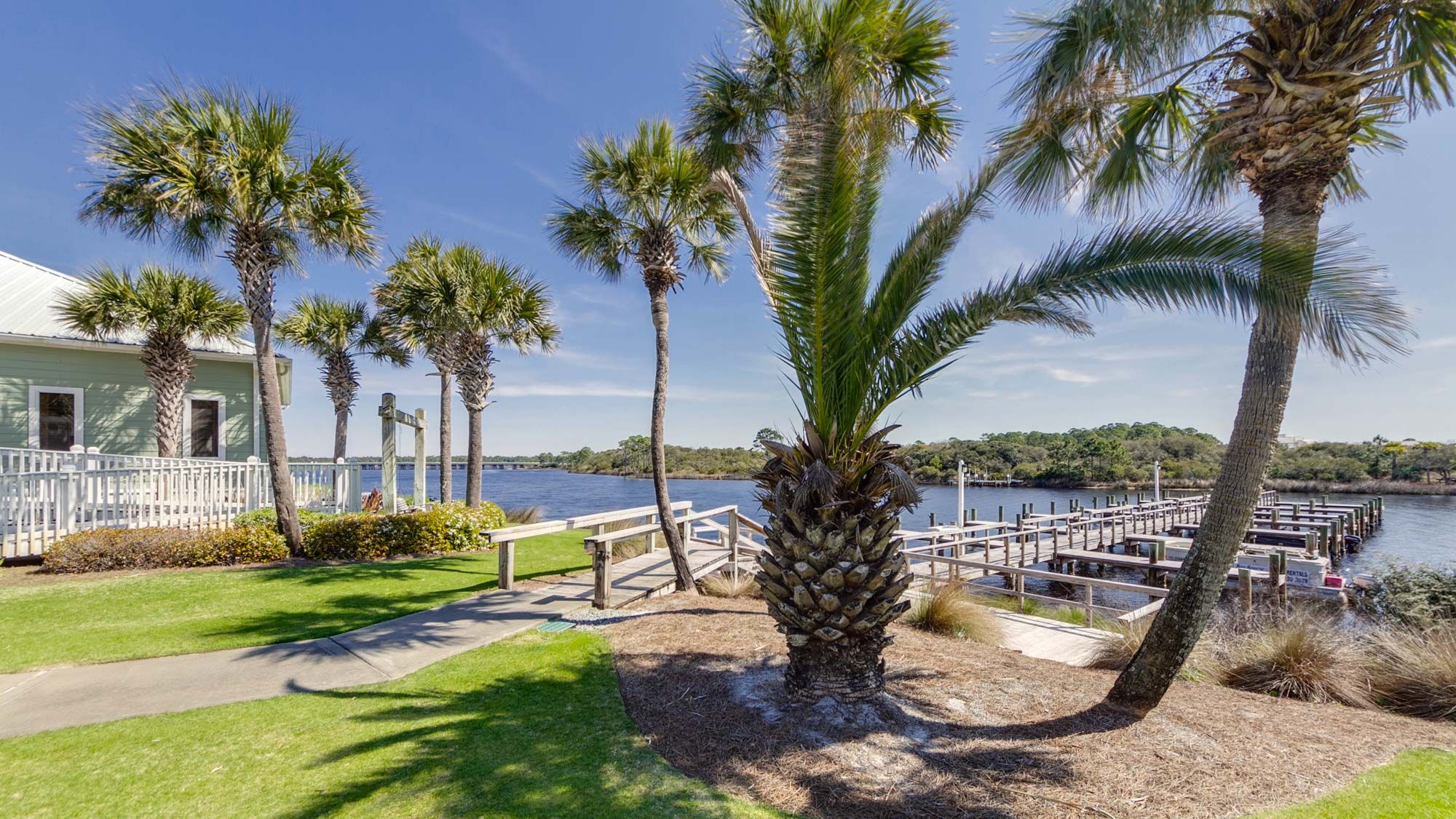Pinnacle Port Grounds & Amenities