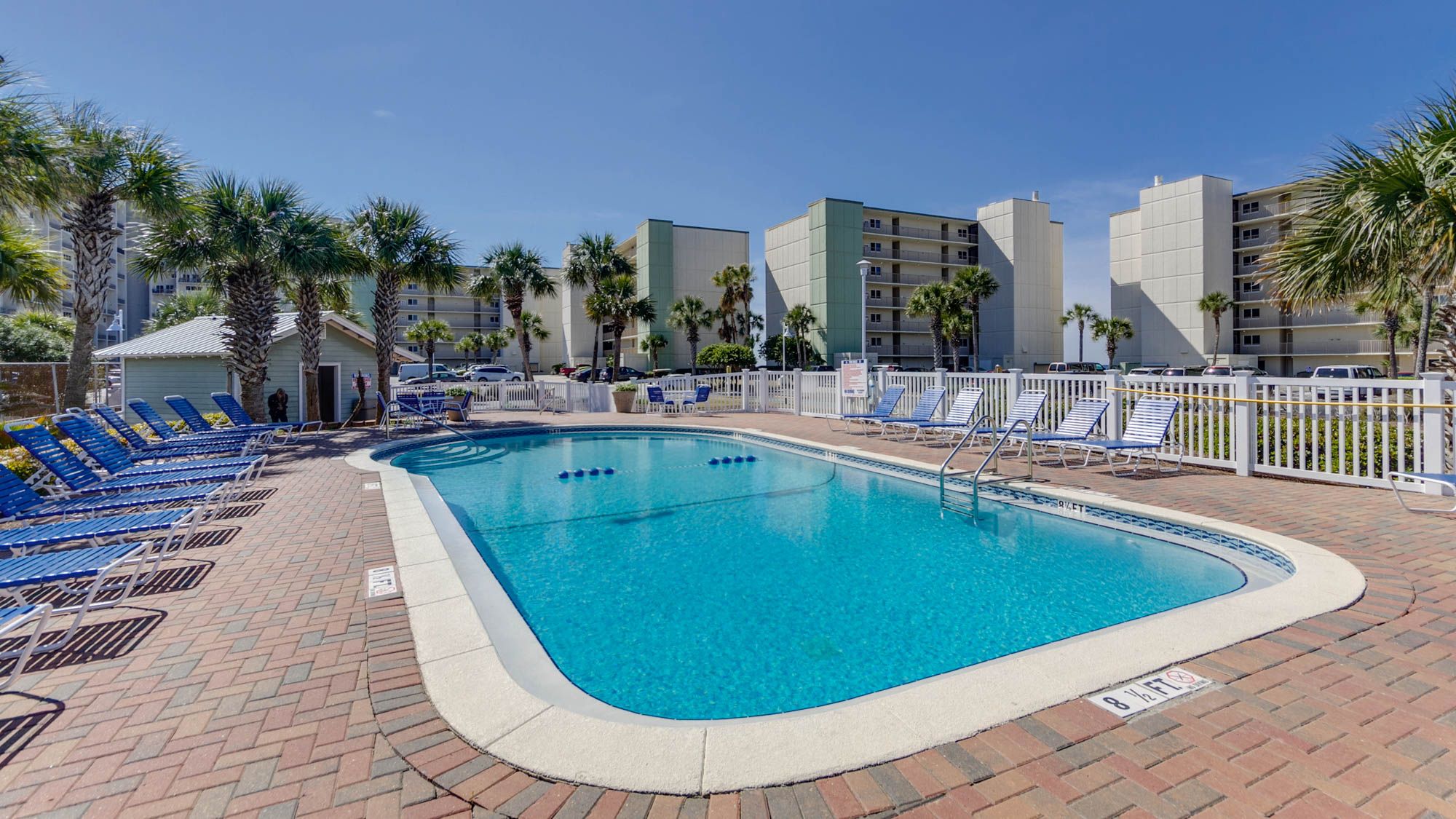 Pinnacle Port Grounds & Amenities