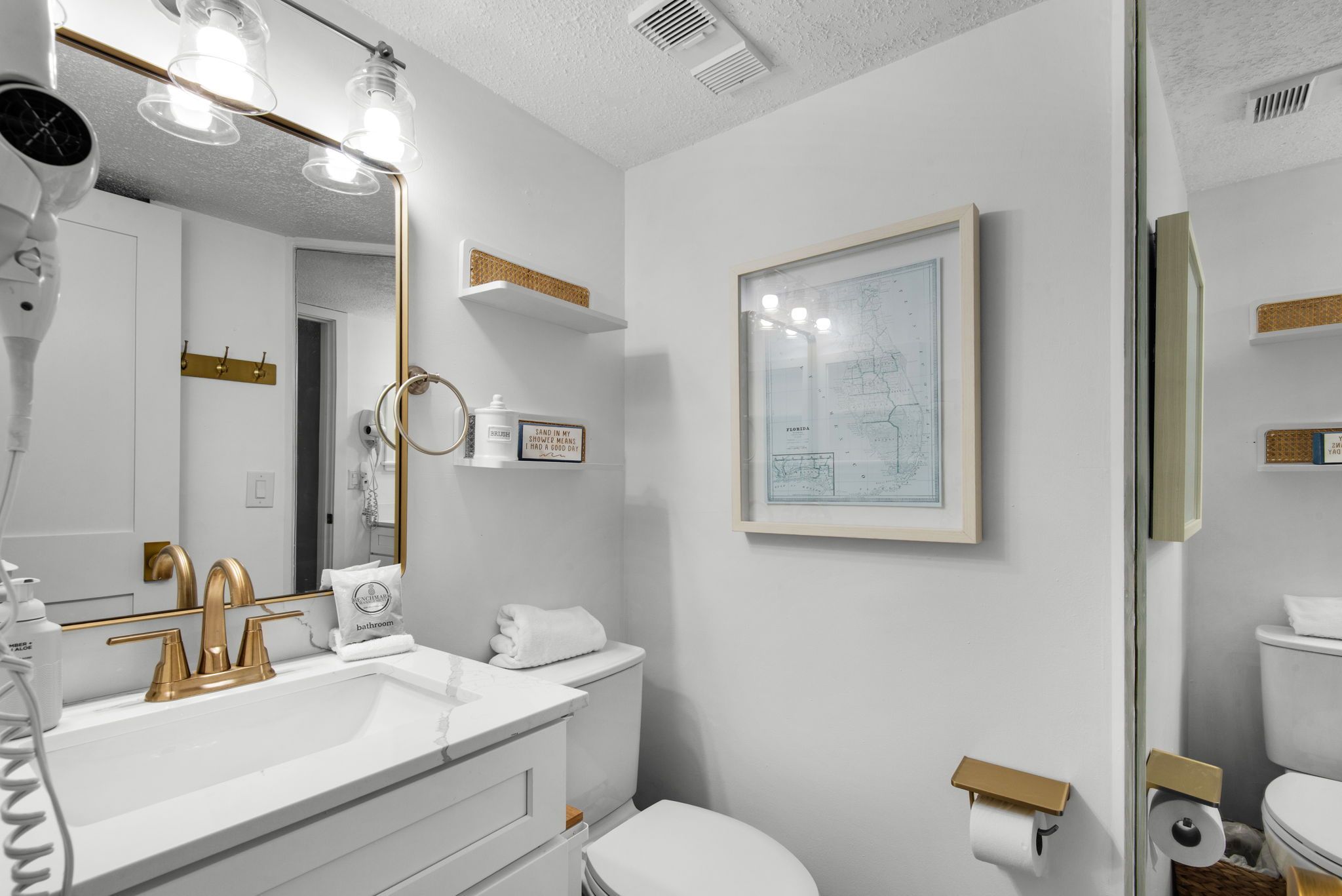 Pinnacle Port A140 Guest Bathroom