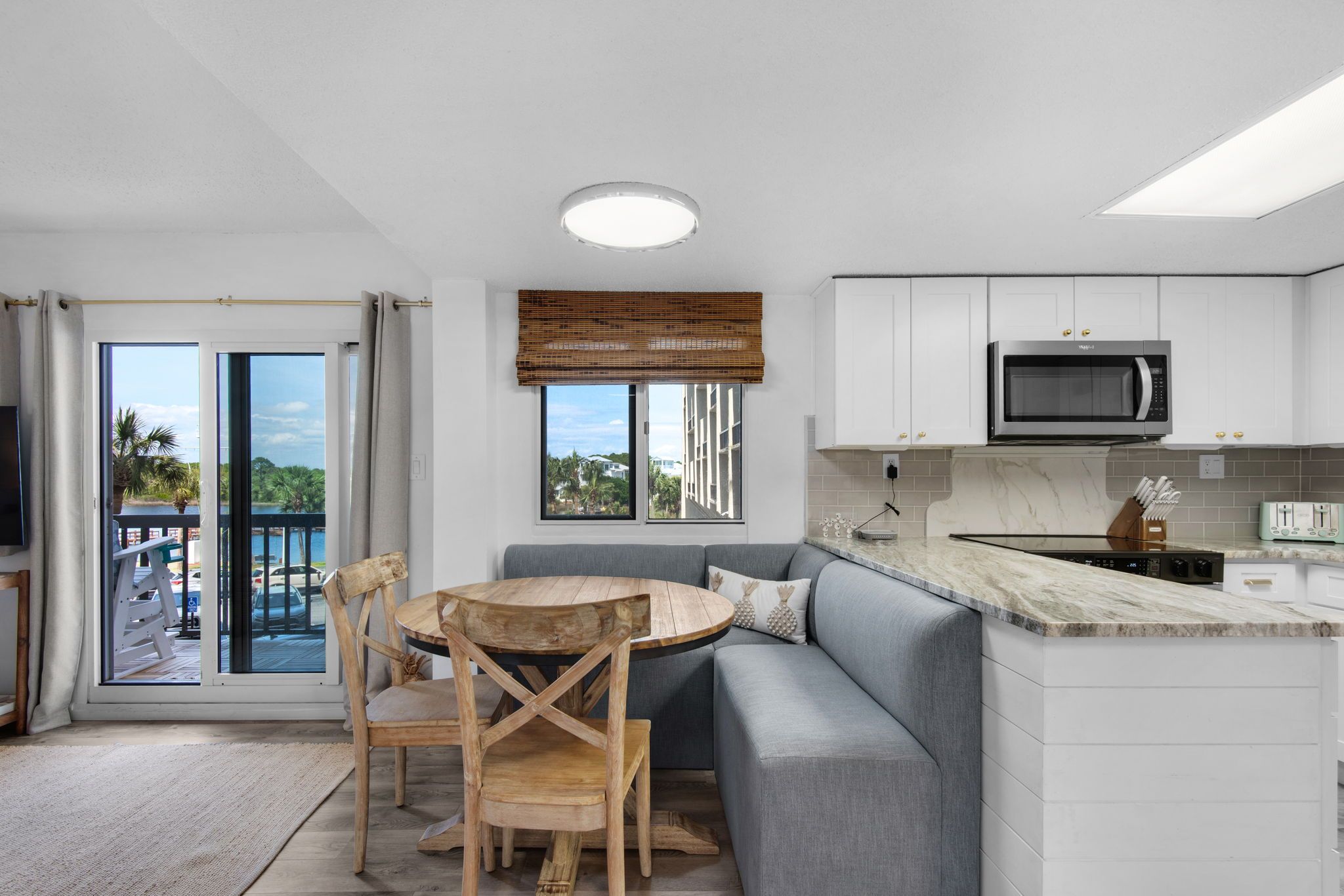 Pinnacle Port A140 Dining & Kitchen area