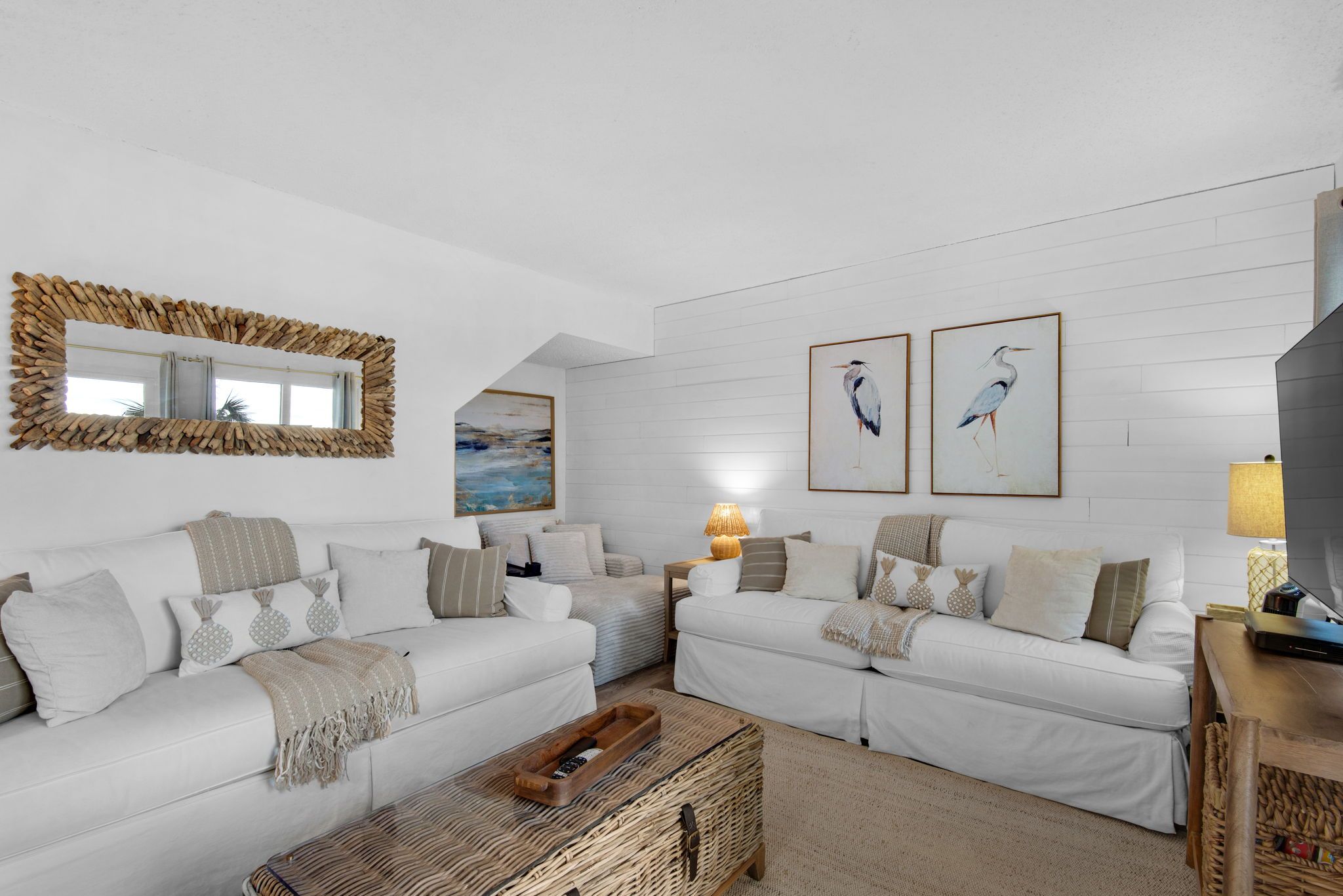 Pinnacle Port A140 Living area 