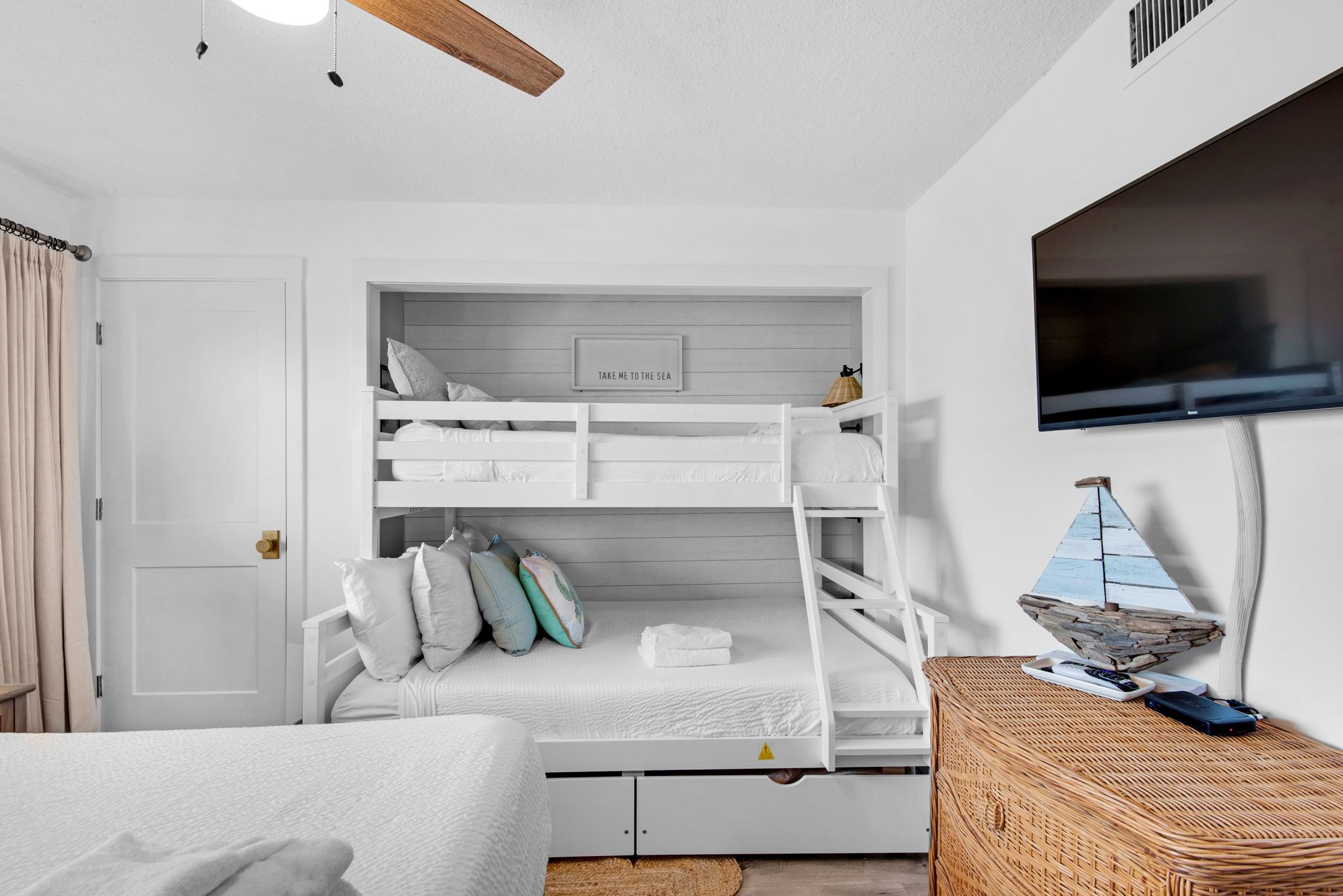 Pinnacle Port A140 Guest bedroom