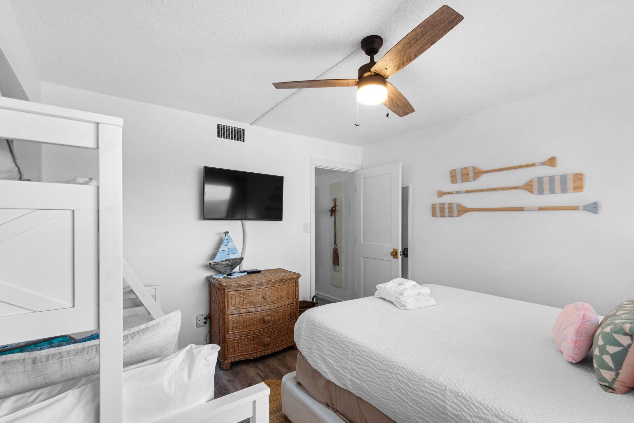 Pinnacle Port A140 Guest bedroom