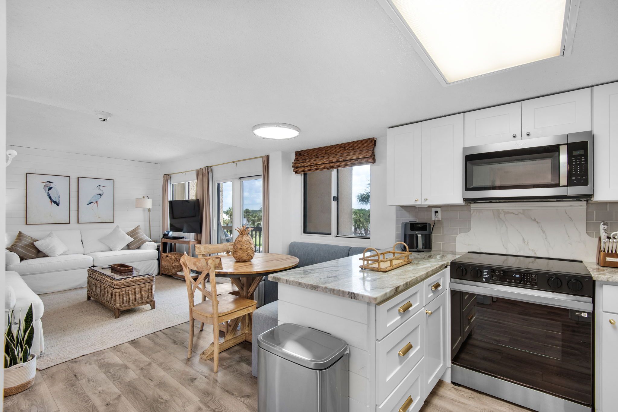 Pinnacle Port A140 Living area
