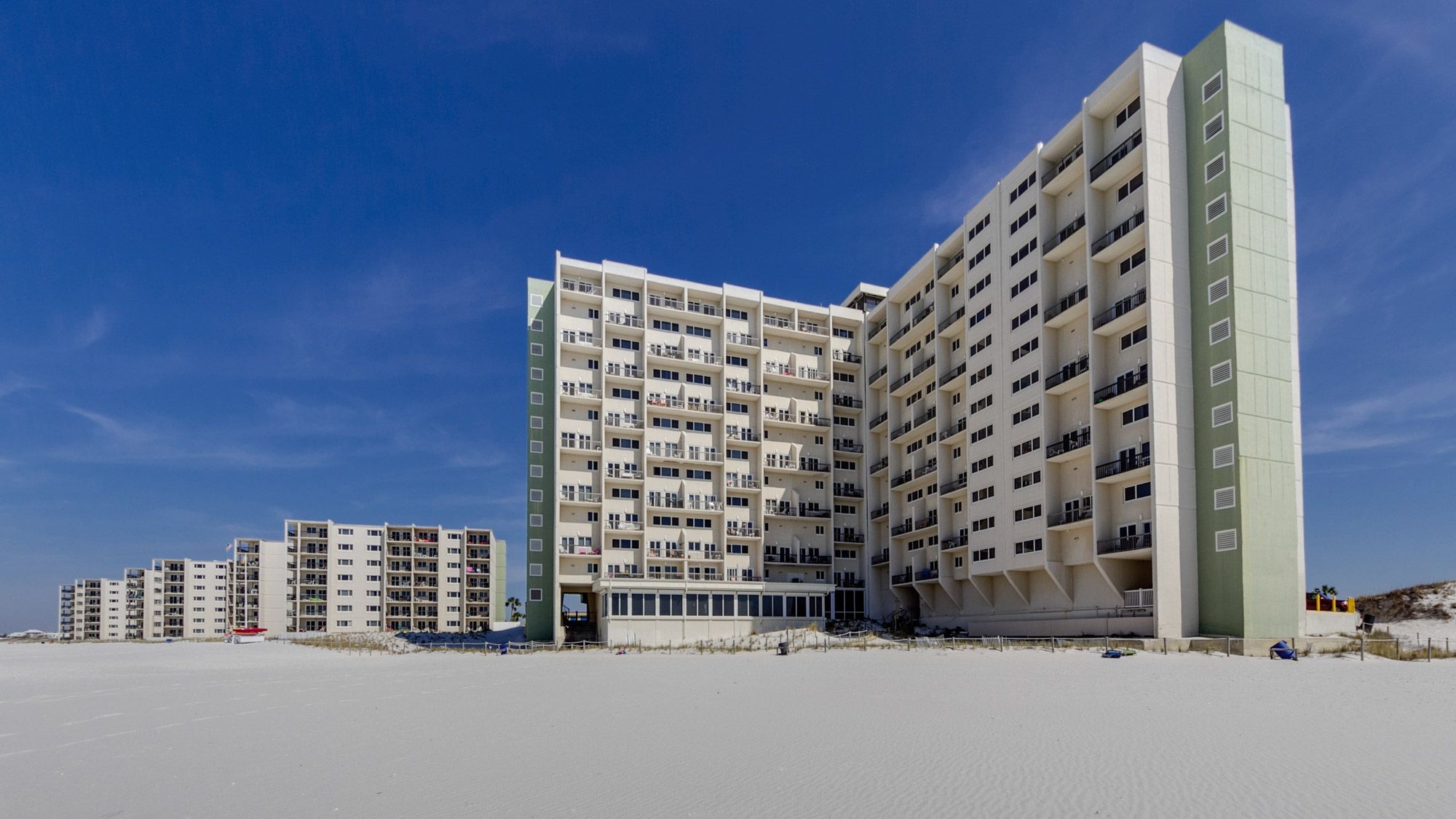 Pinnacle Port Grounds & Amenities