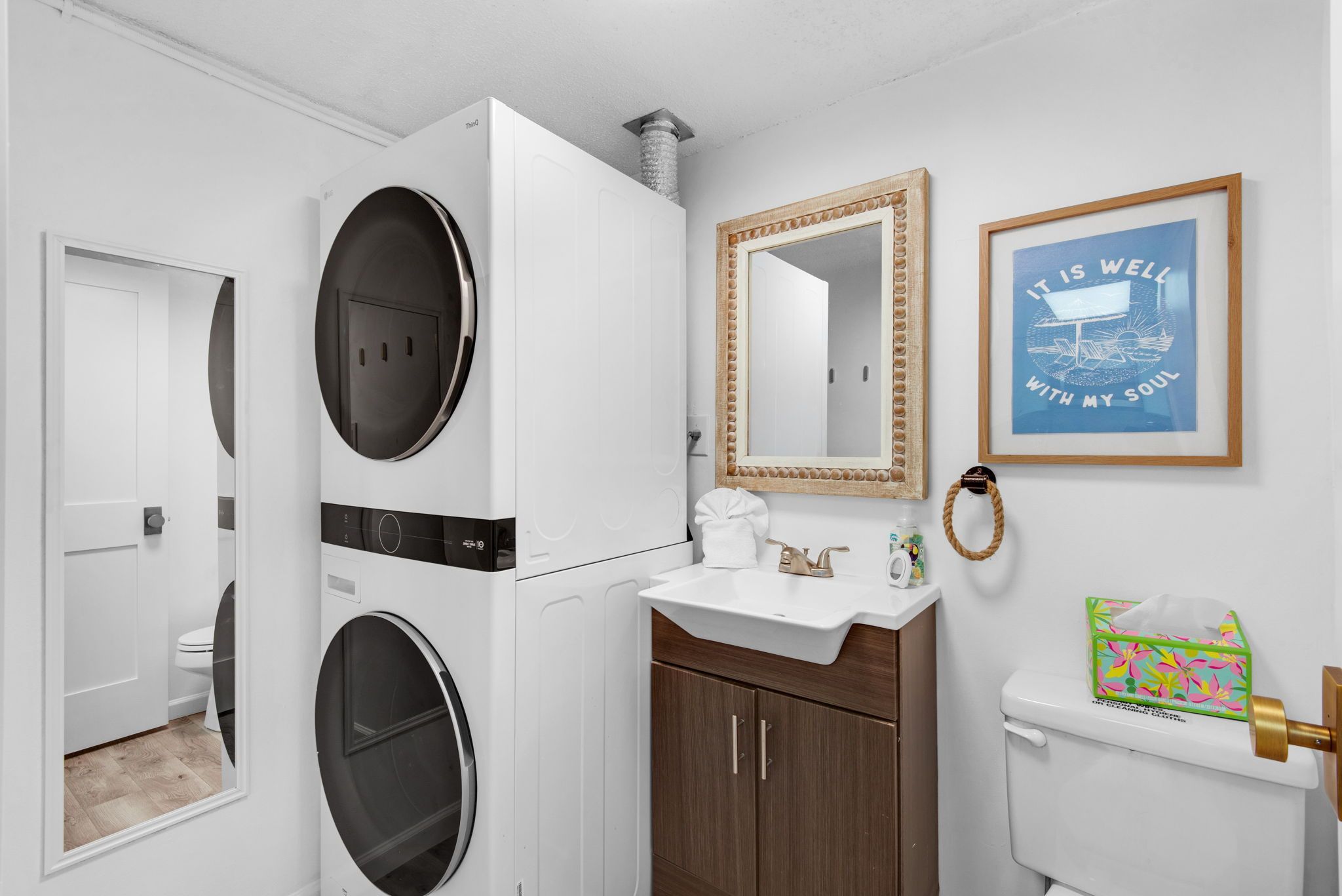 Pinnacle Port A140 Washer & Dryer w half bath