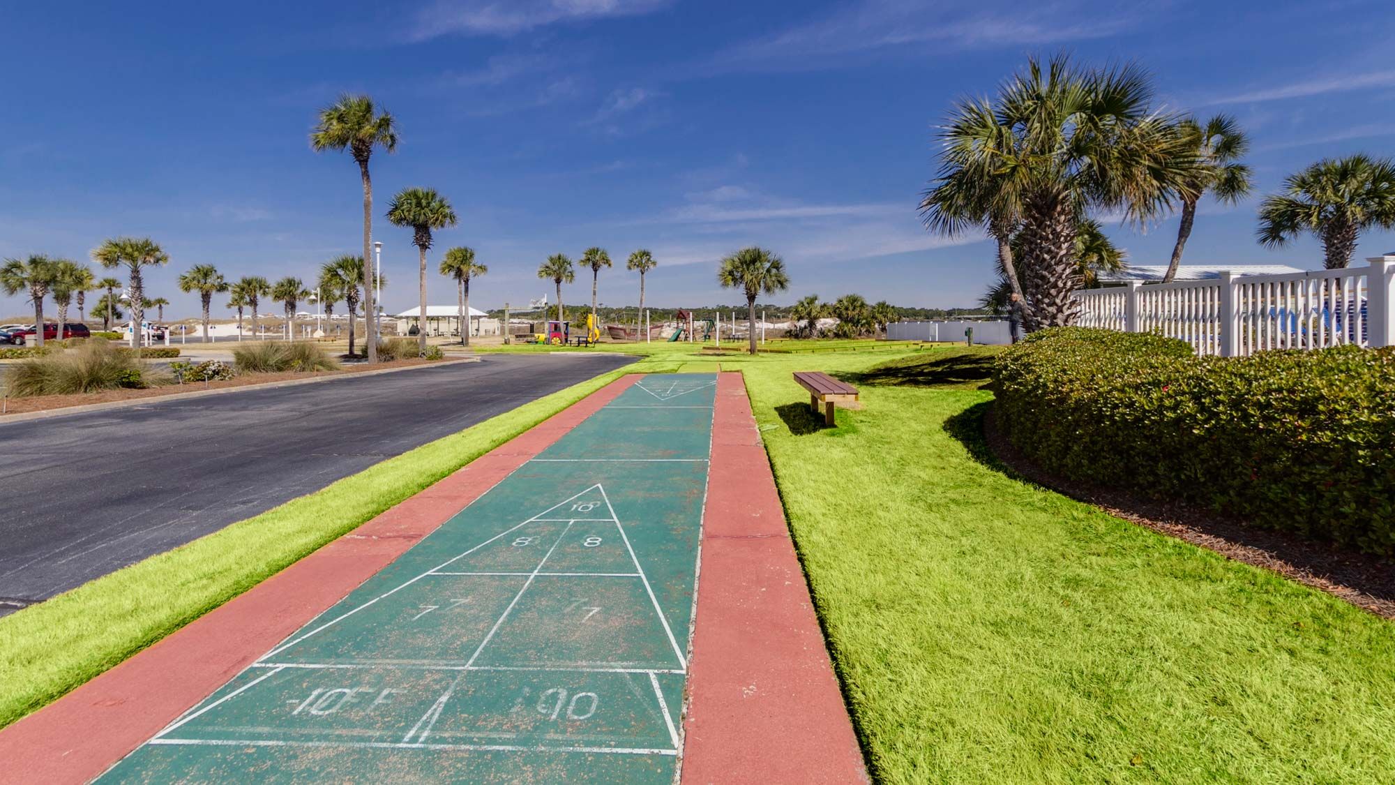 Pinnacle Port Grounds & Amenities