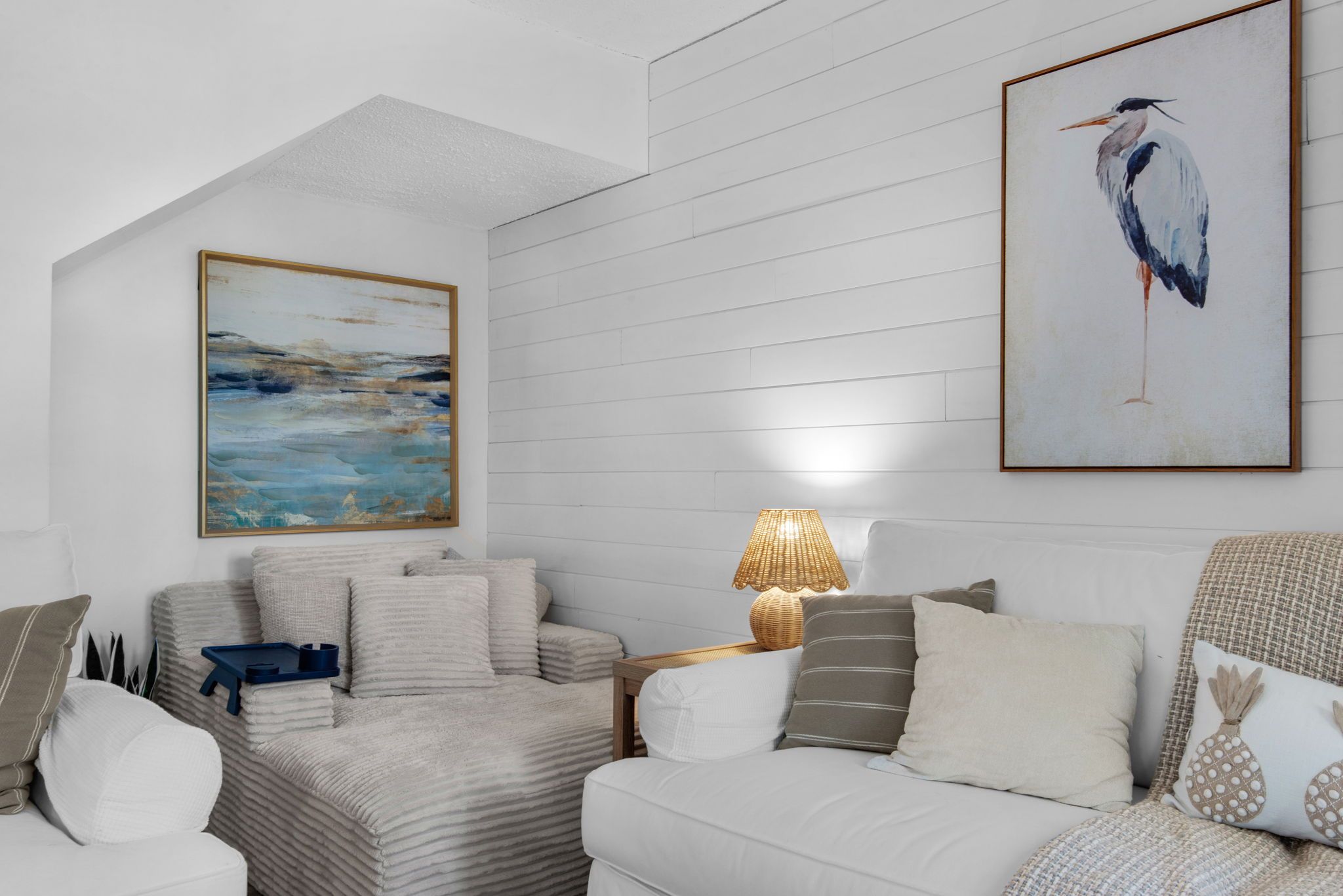 Pinnacle Port A140 Living area