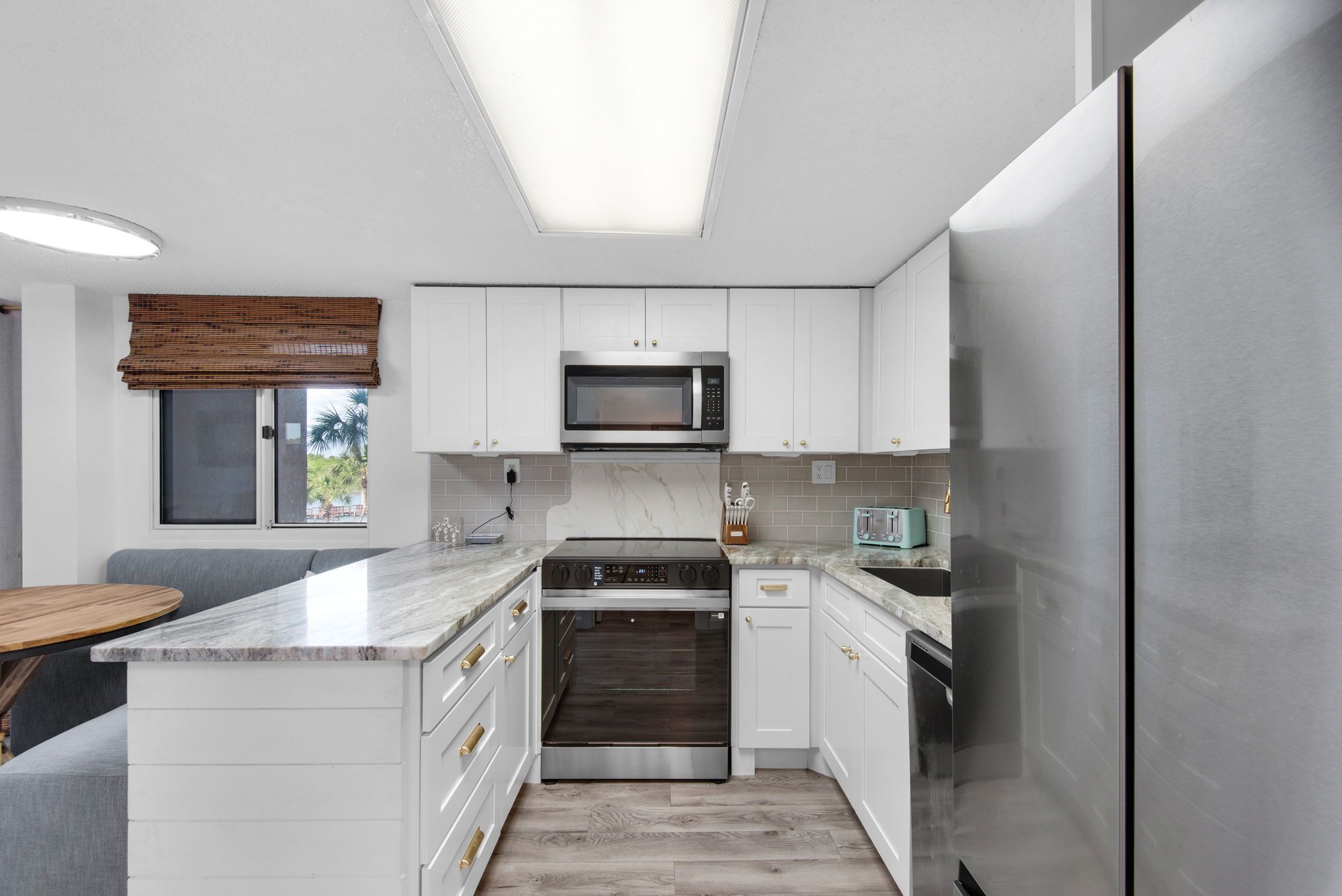 Pinnacle Port A140 Kitchen area