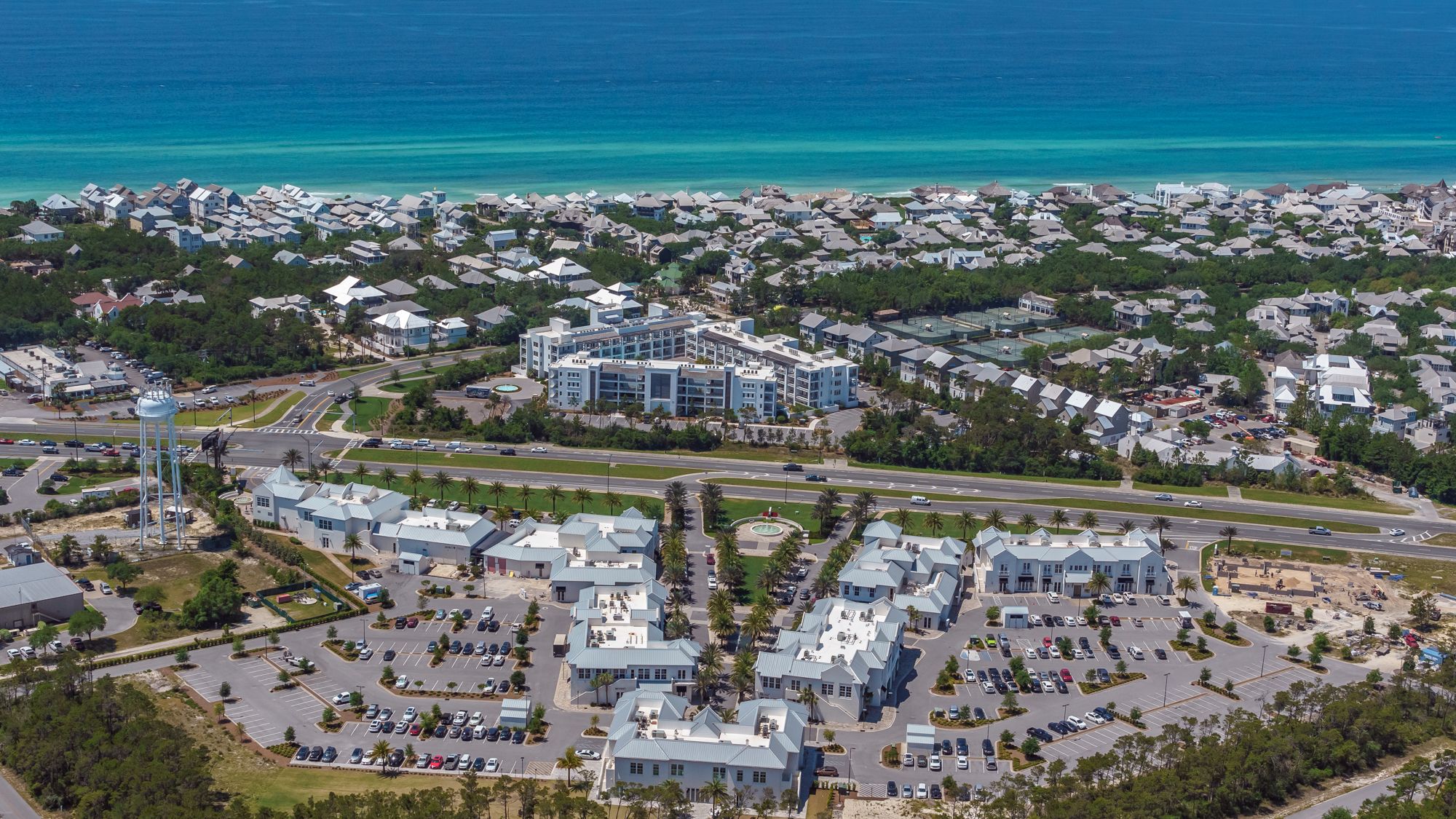 30Avenue Grounds & Amenities