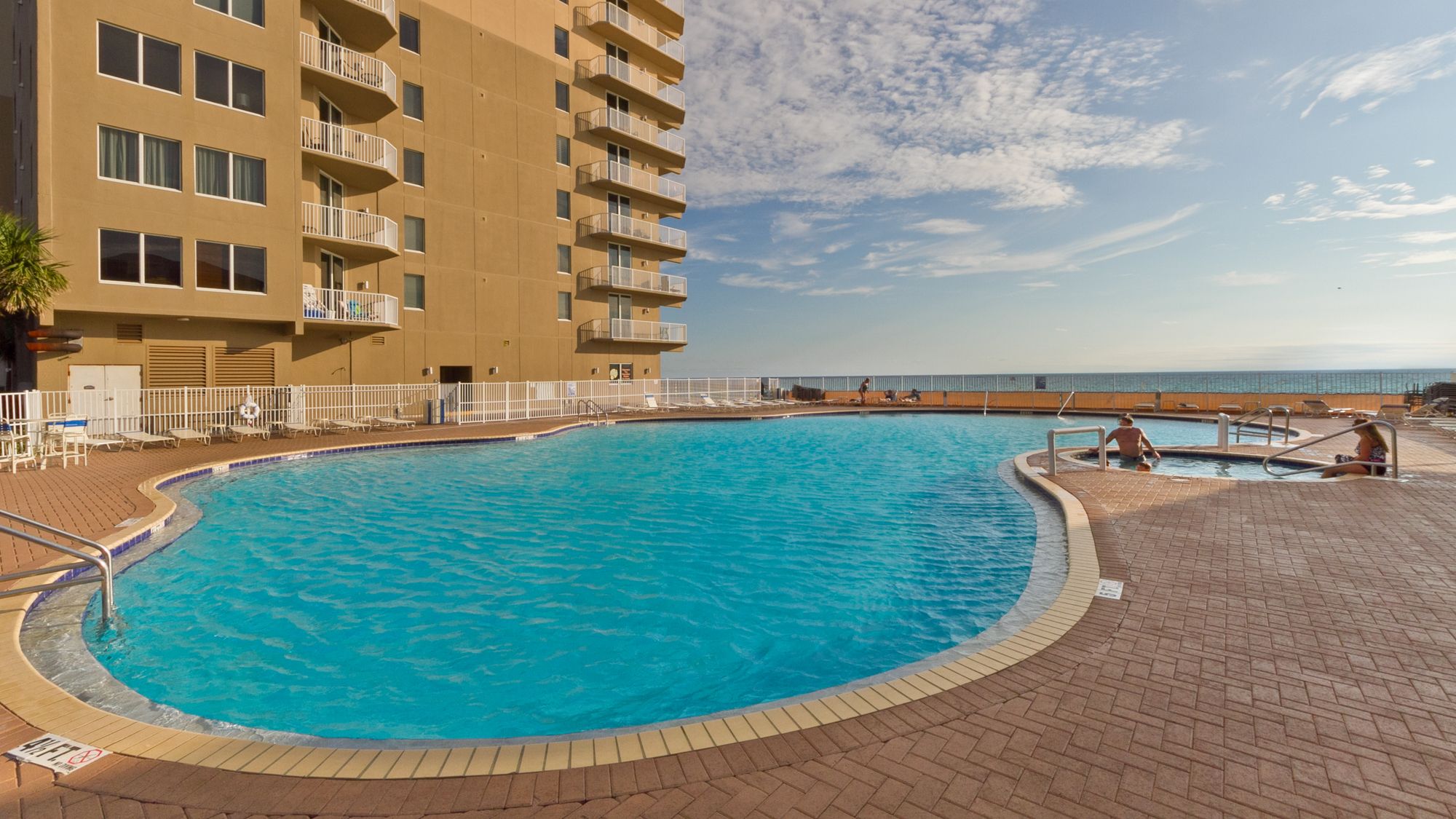 Tidewater Grounds & Amenities